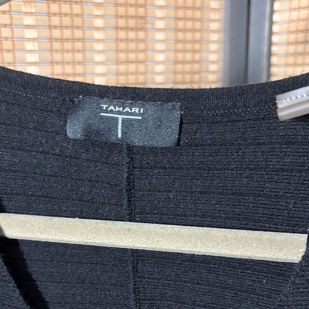Elie Tahari Tahari Black V-Neck Cropped Sweater w/Banded Short Sleeves Size L / US 10 / IT 46 - 4 Thumbnail