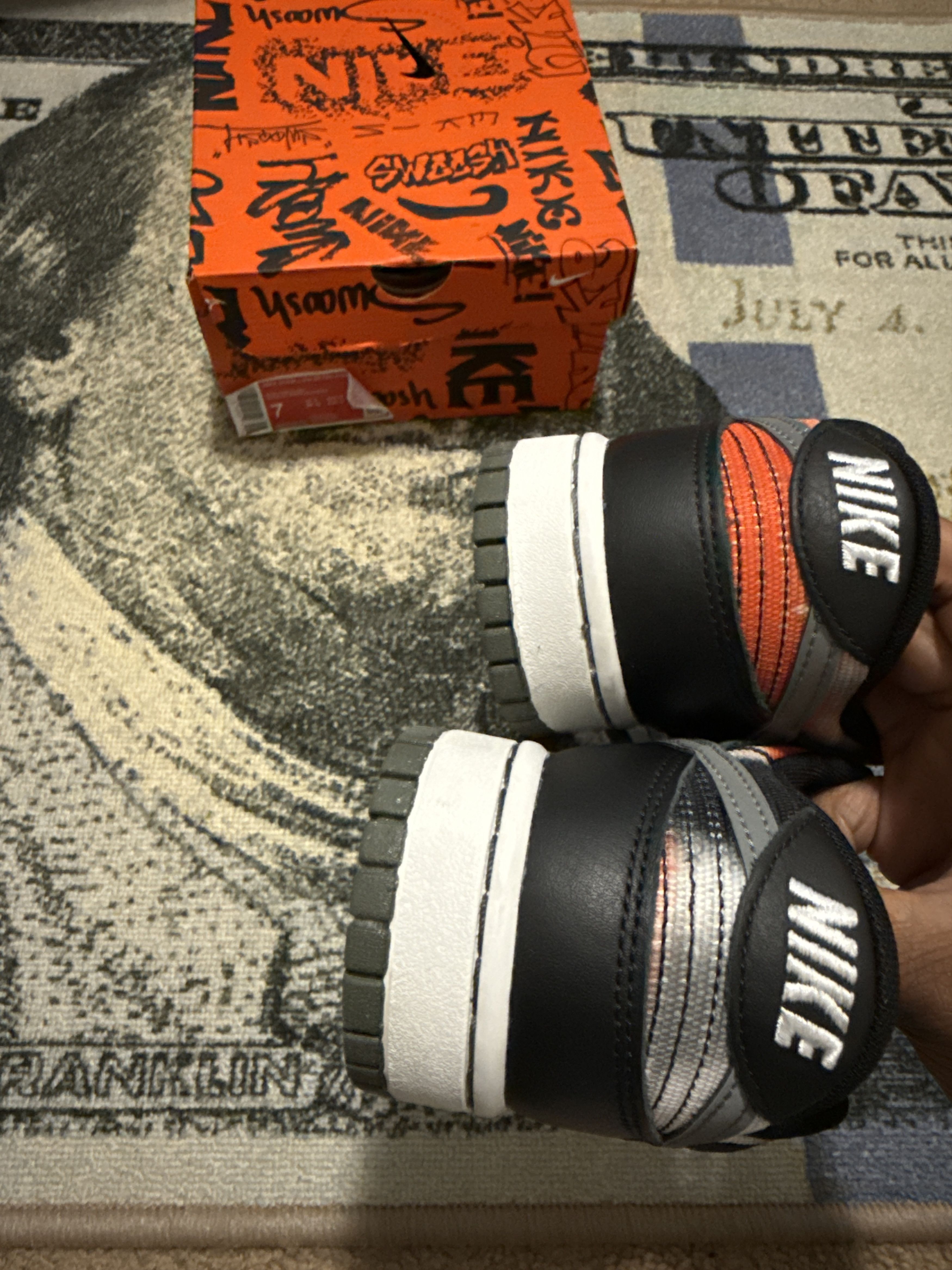 Nike Nike dunk low graffiti Size US 7 / EU 40 - 4 Thumbnail