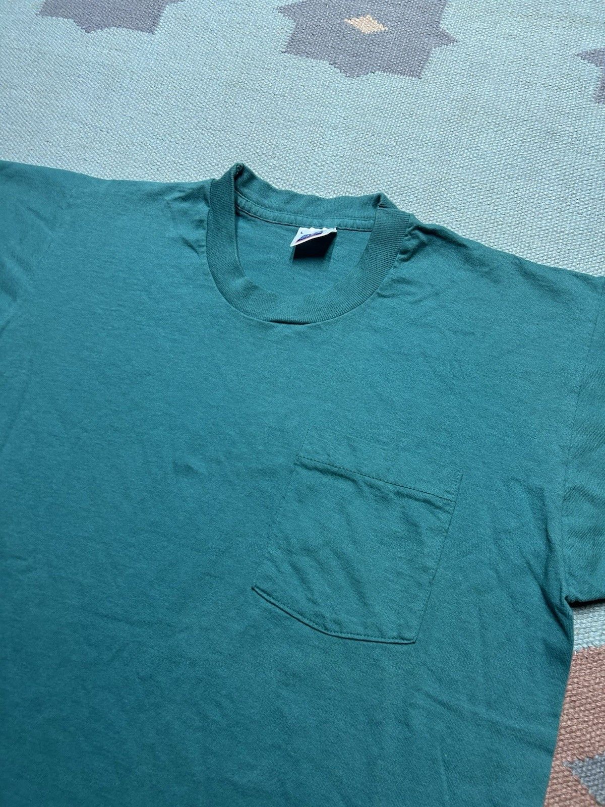 Vintage 80s pocket t shirt BVD turquoise blank single stitch cotto L Size US L / EU 52-54 / 3 - 3 Thumbnail