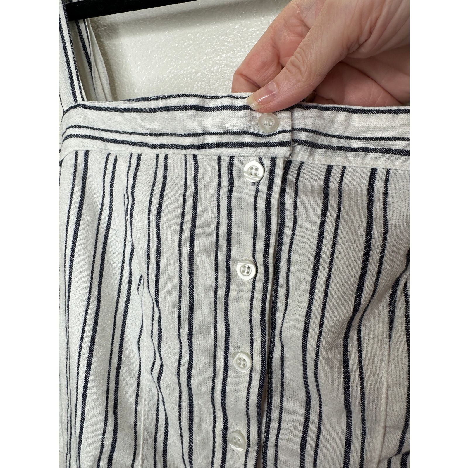 Brandy Melville Brandy Melville Astrid White & Black Stripe Button Crop Top Size XS / US 0-2 / IT 36-38 - 6 Thumbnail