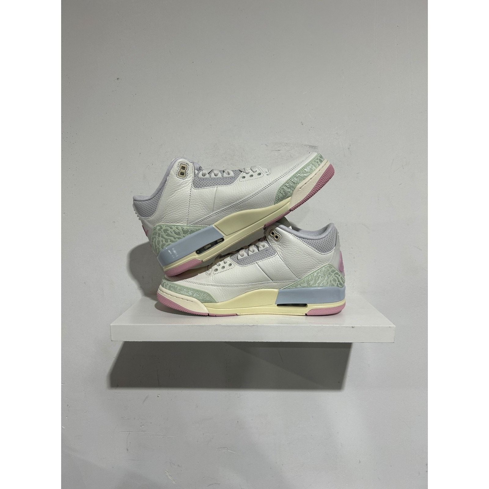 Nike NIKE JORDAN 3 SPRING IS IN THE AIR SIZE 10 NEW Size US 10 / EU 43 - 2 Thumbnail