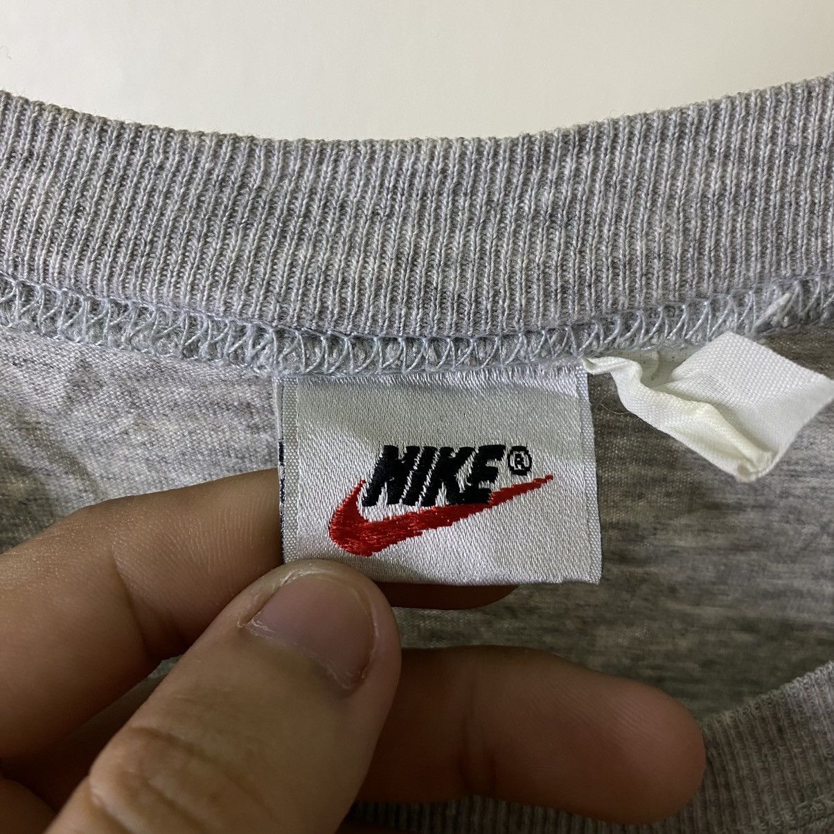 Nike Vintage 1990s Nike OG Logo Gray T Shirt Skater Streetwear Size US L / EU 52-54 / 3 - 3 Thumbnail
