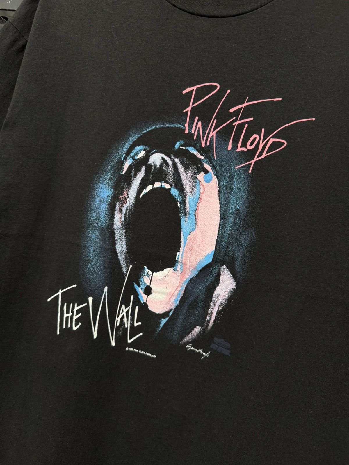 Band Tees Vintage pink floyd the wall 1982 gerard scarfe tshirt Size US XL / EU 56 / 4 - 2 Thumbnail
