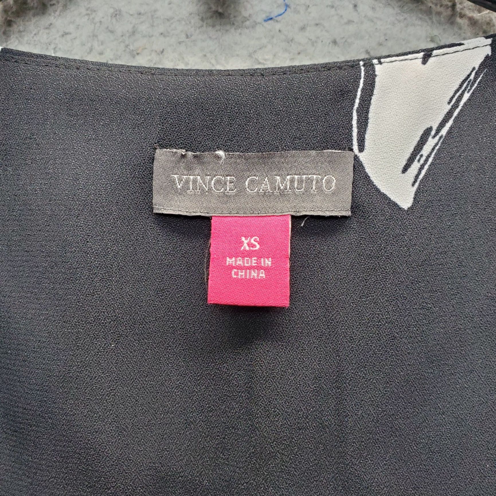 Vince Camuto Vince Camuto Blouse Womens XS Multicolor Floral Flutter Sleeve V-Neck Shirt Size XS / US 0-2 / IT 36-38 - 5 Thumbnail