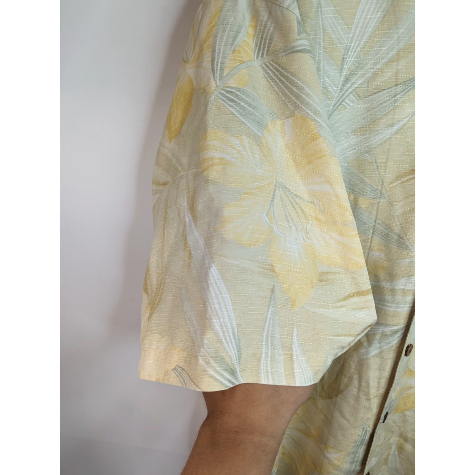 Tommy Bahama Tommy Bahama Shirt Mens Hawaiian Button-Up Short Sleeve Silk Yellow Floral Print L Regular Size Large Mens Size US L / EU 52-54 / 3 - 4 Thumbnail
