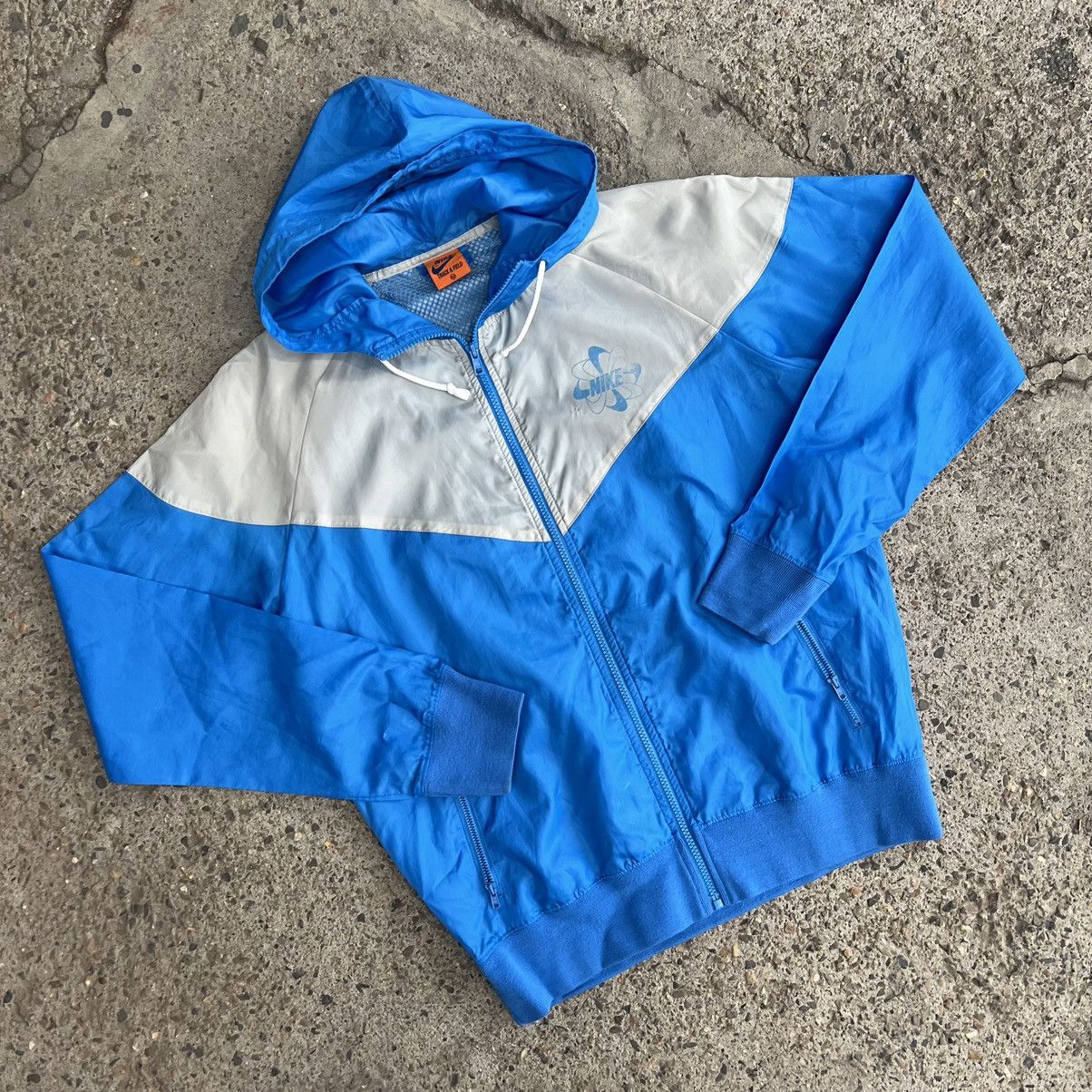 Nike × Vintage Nike Vintage Navy Nylon Track Jacket Windbreaker Swoosh Size US M / EU 48-50 / 2 - 2 Thumbnail