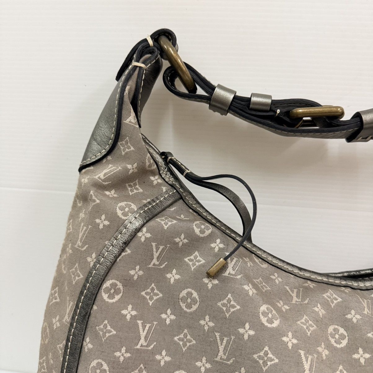 Louis Vuitton Louis Vuitton Minilin Silver Shoulder Hobo Bag Size ONE SIZE - 6 Thumbnail