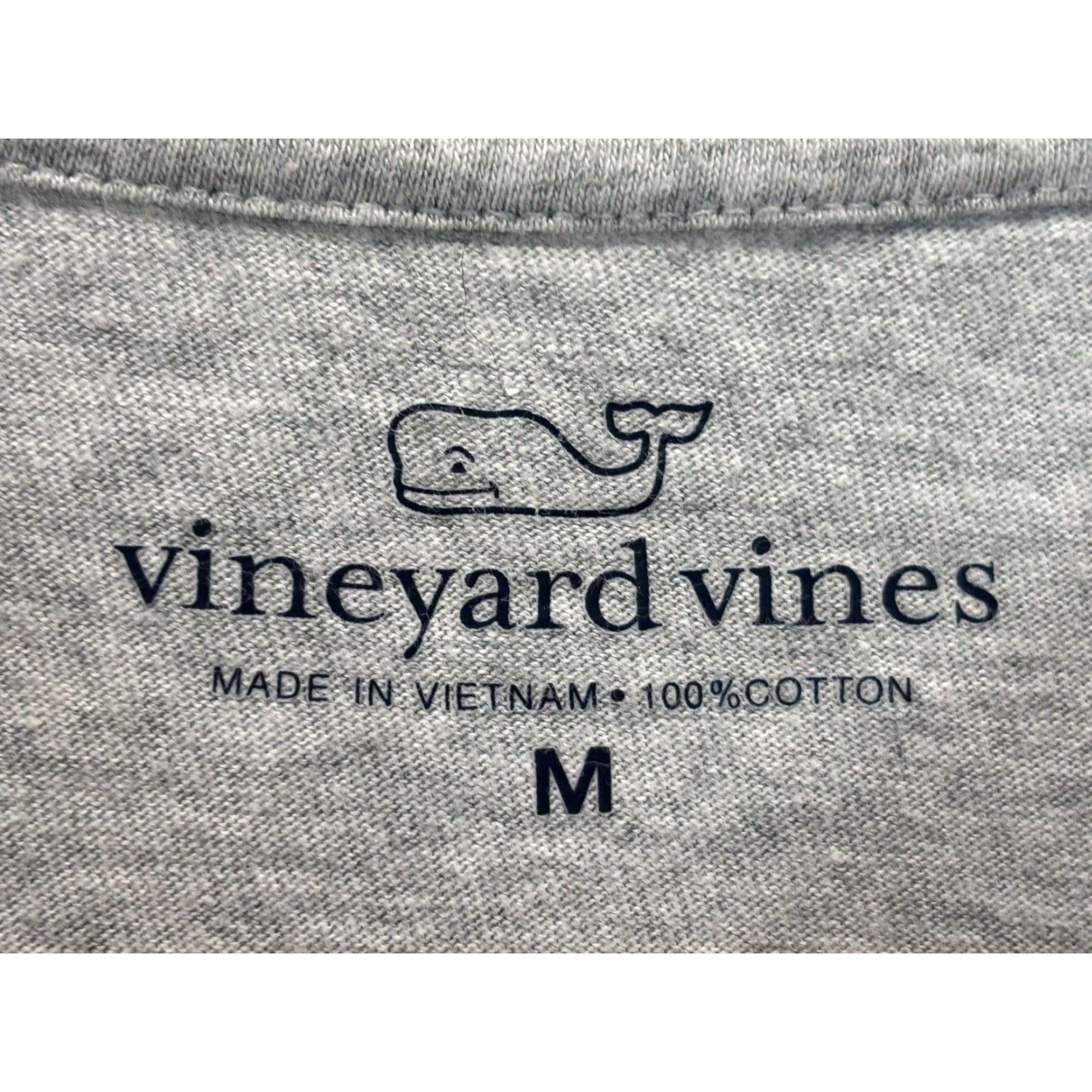 Vineyard Vines Vineyard Vines Graphic Print Long Sleeve T-Shirt Men's Medium Gray Lead The Charge Size US M / EU 48-50 / 2 - 6 Thumbnail