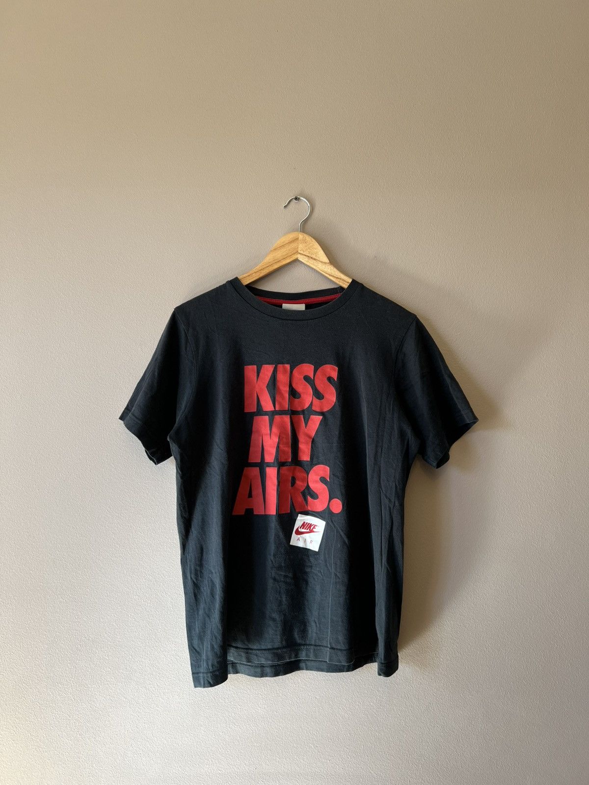 Nike Nike kiss my airs t-shirt Size US M / EU 48-50 / 2 - 1 Thumbnail