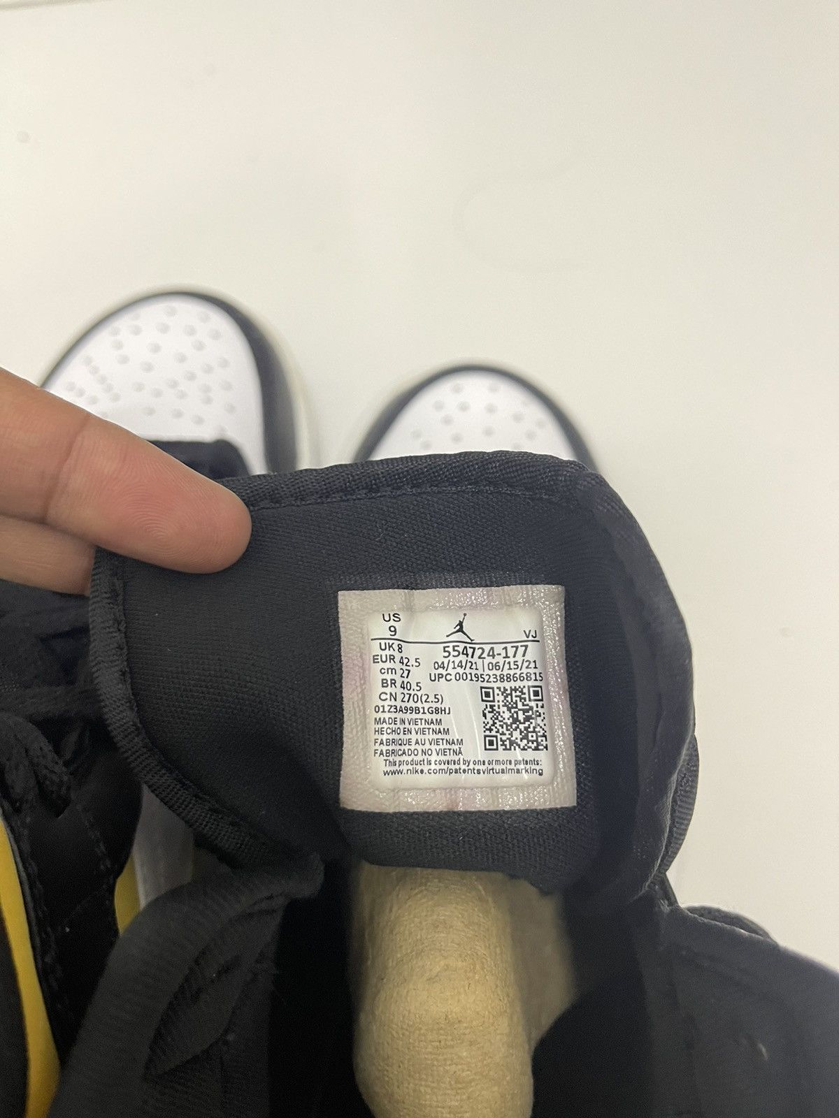 Jordan Brand Nike AJ1 Air Jordan Mid Pollen Size US 9 / EU 42 - 9 Thumbnail