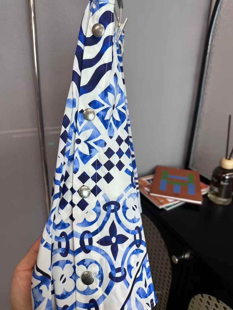 Louis Vuitton Louis Vuitton New White and Blue Ocean Silk Pleated Skirt Size 35" - 4 Thumbnail