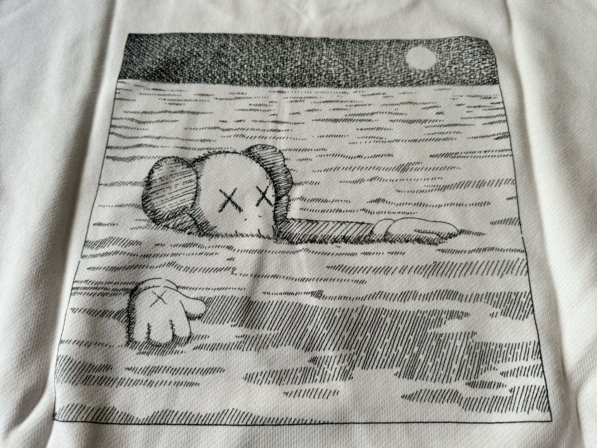 Kaws × Uniqlo Large Kaws Long Sleeve Sweatshirt White Uniqlo UT Peace for Size US L / EU 52-54 / 3 - 5 Thumbnail