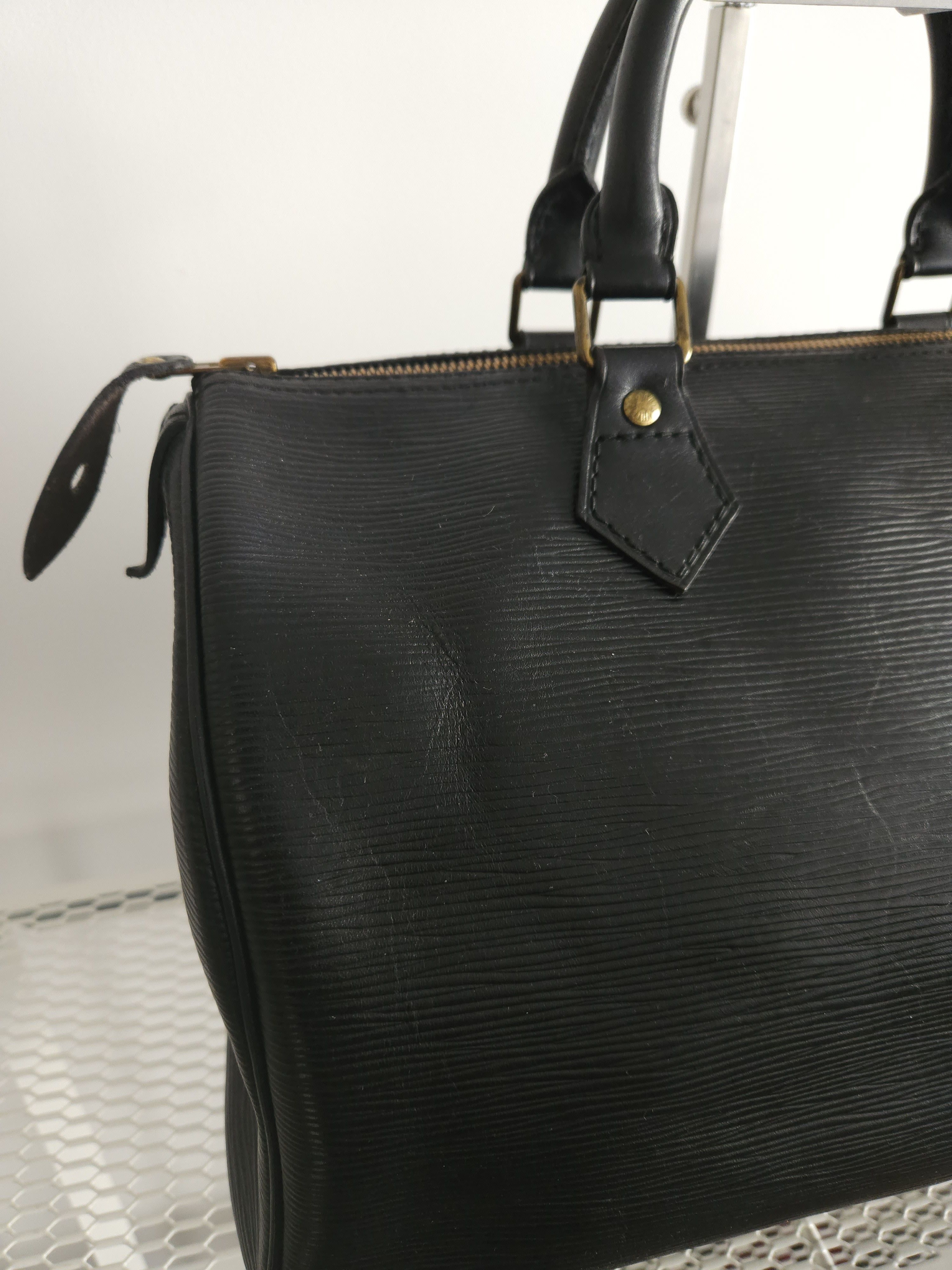 Louis Vuitton Vtg 80s Louis Vuitton epi leather speedy 30 mini boston bag Size ONE SIZE - 8 Thumbnail