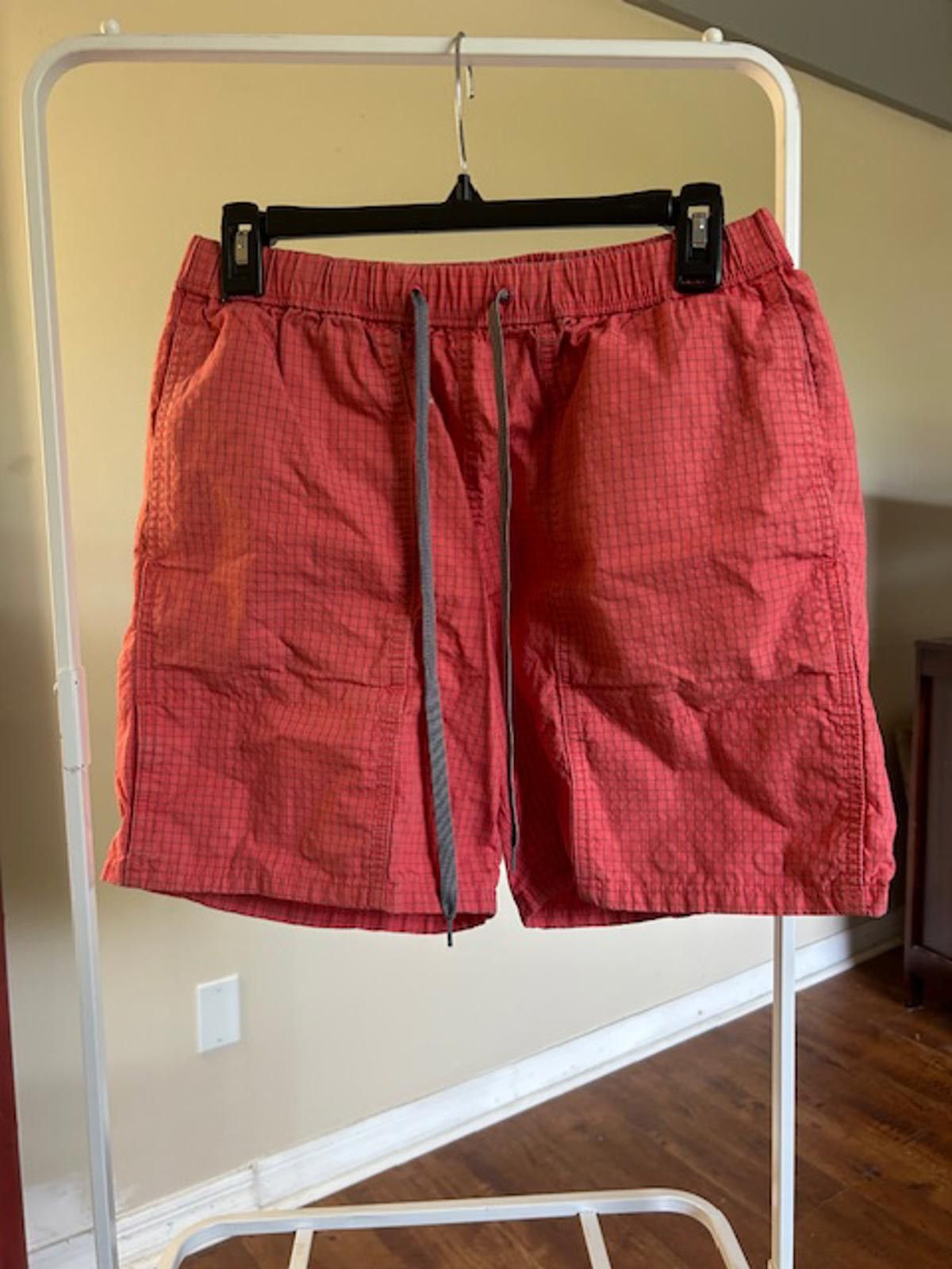 J.Crew J. Crew Men's Red Checkered Casual Shorts Size S Size US 30 / EU 46 - 1 Thumbnail
