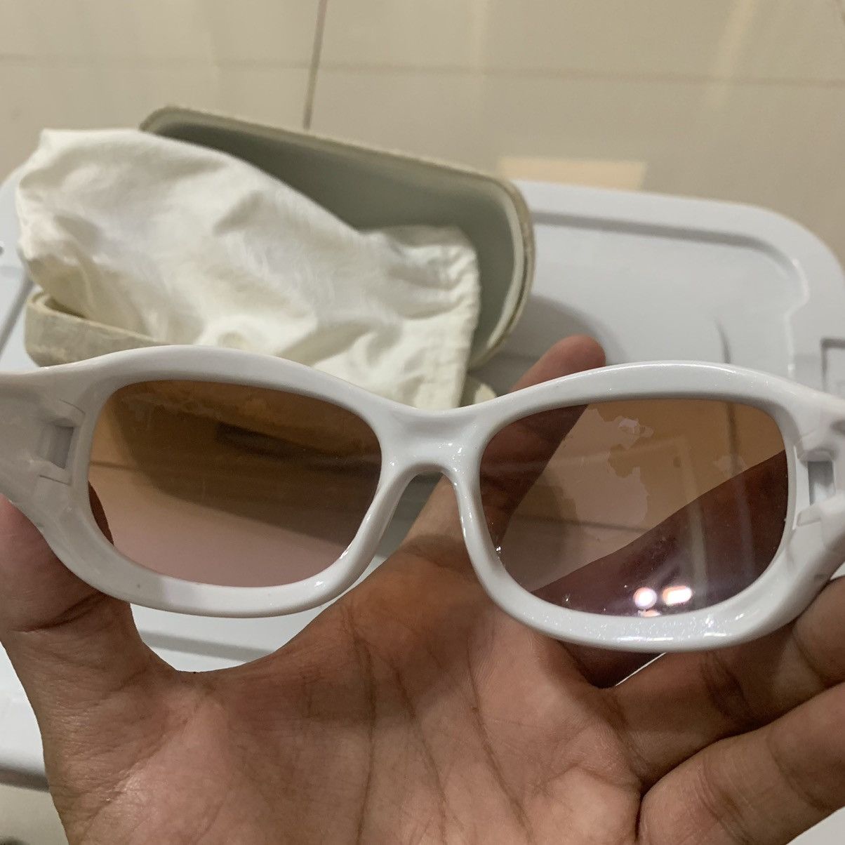 Oakley Rare Oakley Eternal White Pearl Sunglasses Size ONE SIZE - 6 Thumbnail