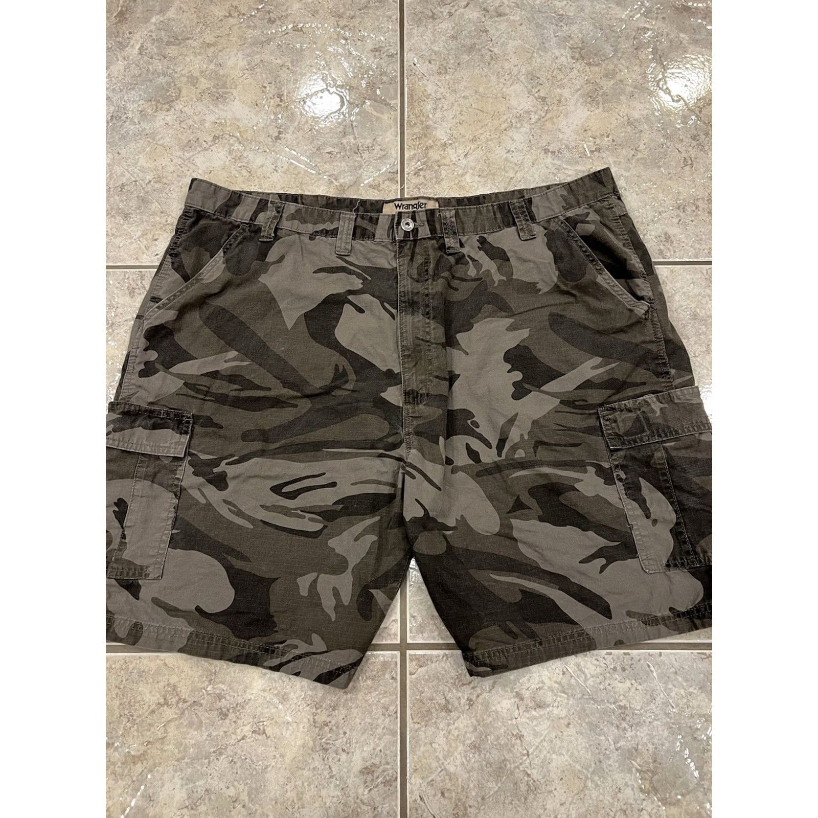 Wrangler Wrangler Shorts Mens 46 Gray Men Black Cargo Camo Relaxed Fit Ripstop Outdoors Size US 30 / EU 46 - 2 Thumbnail