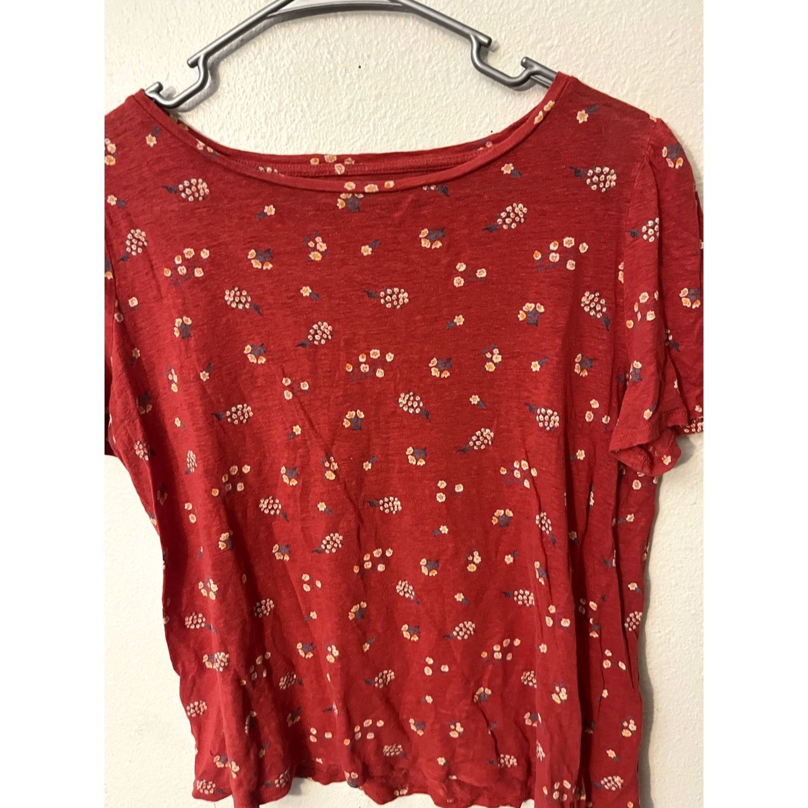 Loft Loft Red Floral 100% Linen Short Sleeve Tee Blouse Size Medium Size S / US 4 / IT 40 - 2 Thumbnail