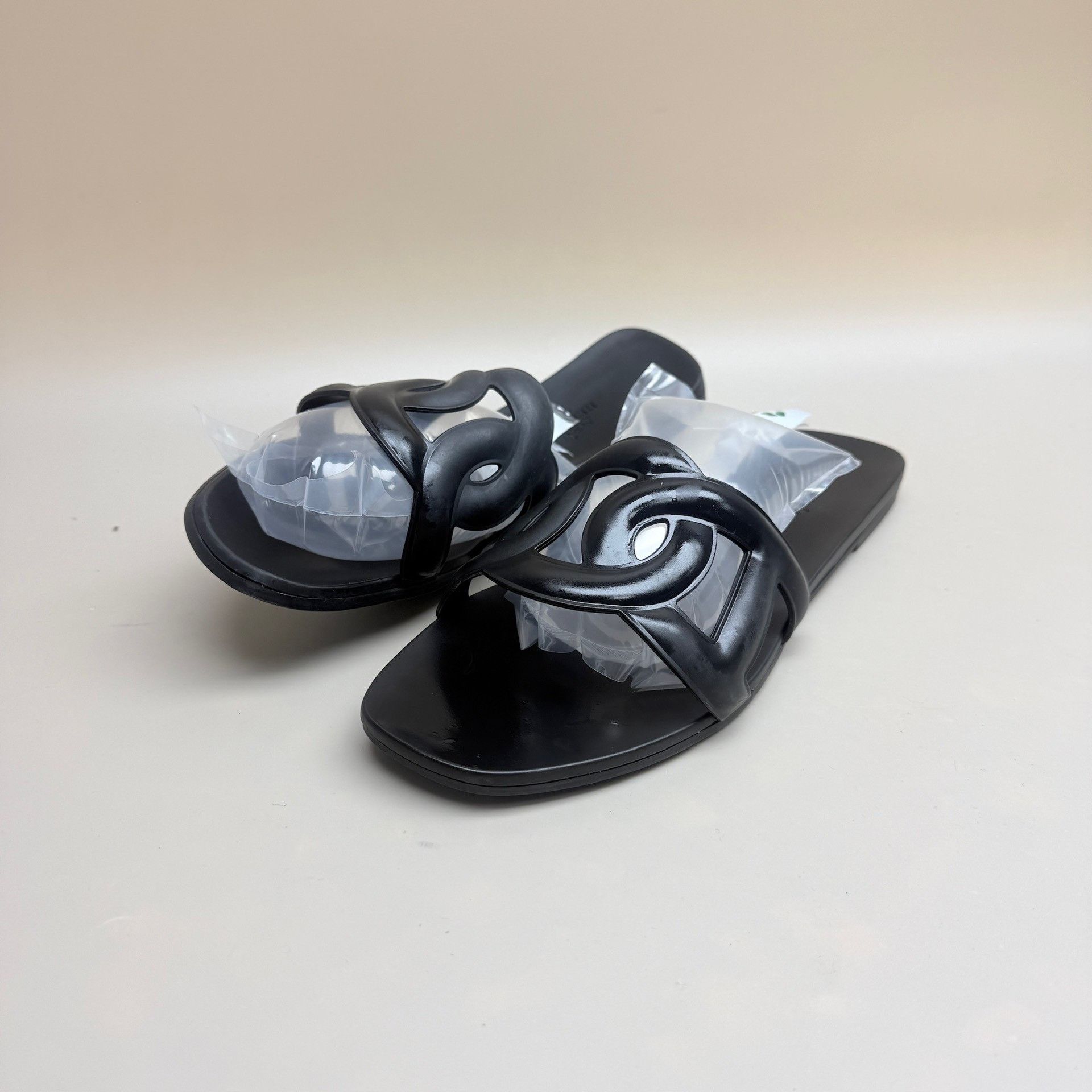 Hermes Hermes Black Pig Nose Slippers Size US 8 / IT 38 - 1 Thumbnail