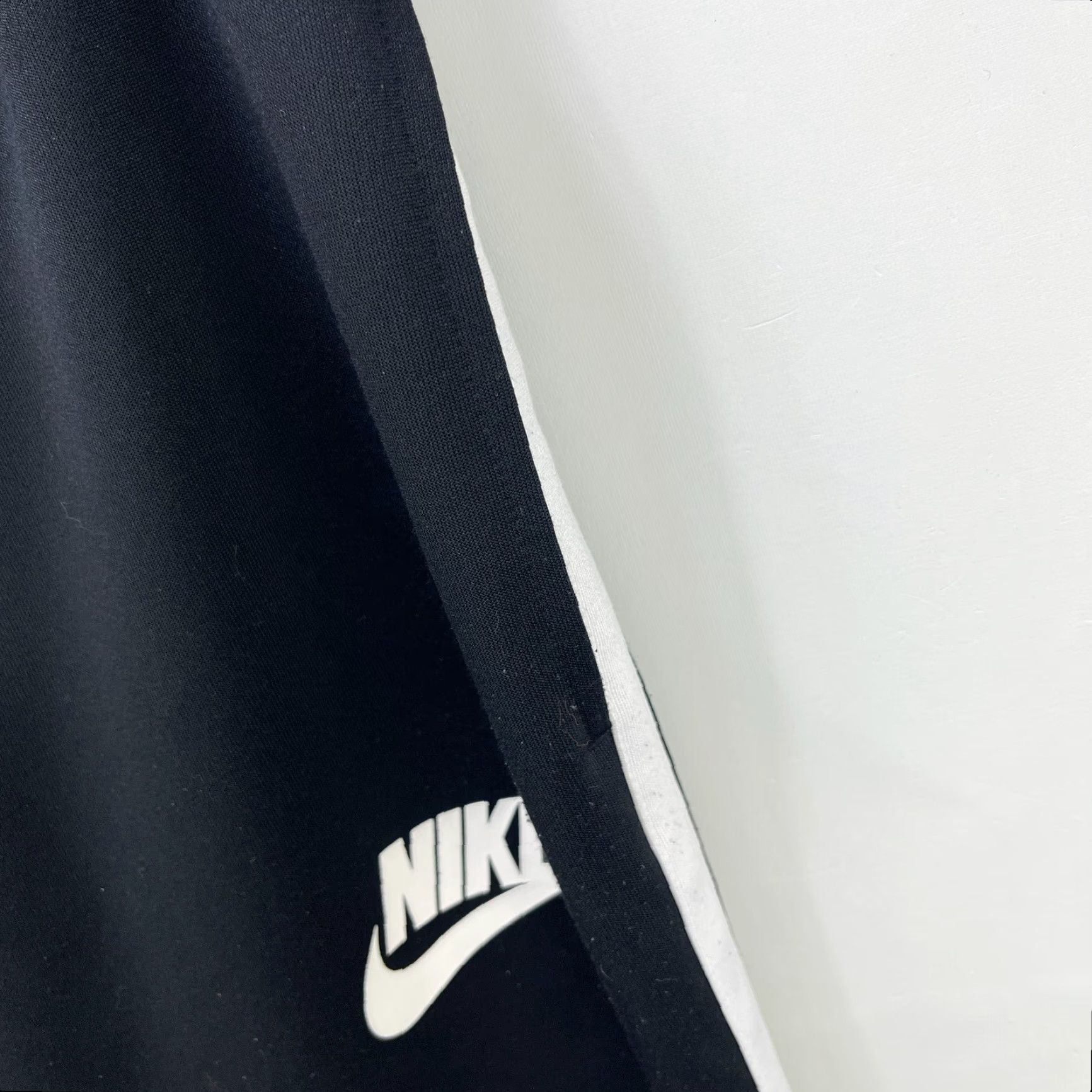 Nike VINTAGE Nike Track Sweatpants Pants Men L Black Sweatpants Nike Drawstring Activewear 90s (Vintage) Mens Size US 33 - 5 Thumbnail