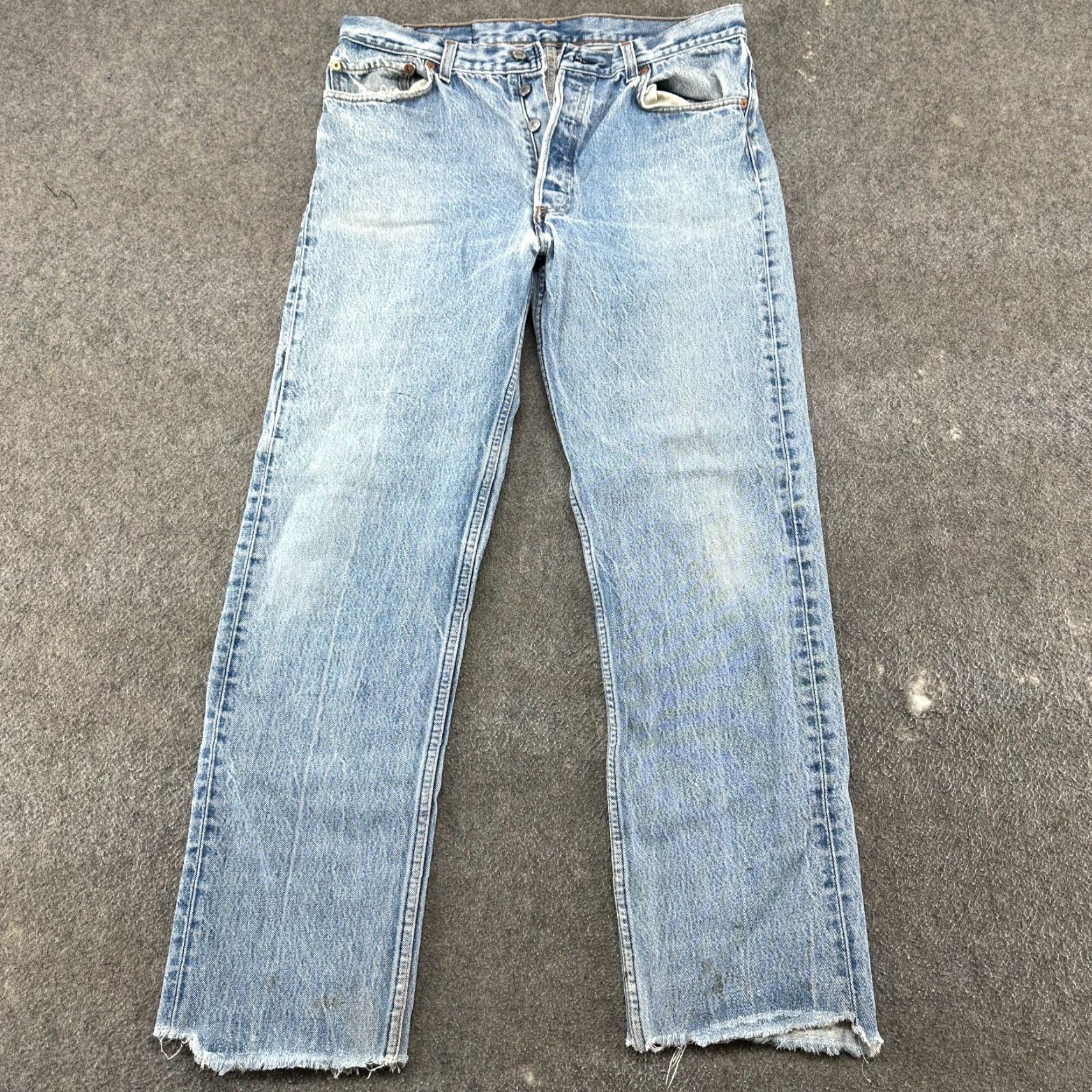 Levi's VINTAGE Levi's 501 Jeans Mens 34x31 Blue Regular Light Wash 90s USA Made Distressed Button Fly 5-Pocket Size US 34 / EU 50 - 2 Thumbnail