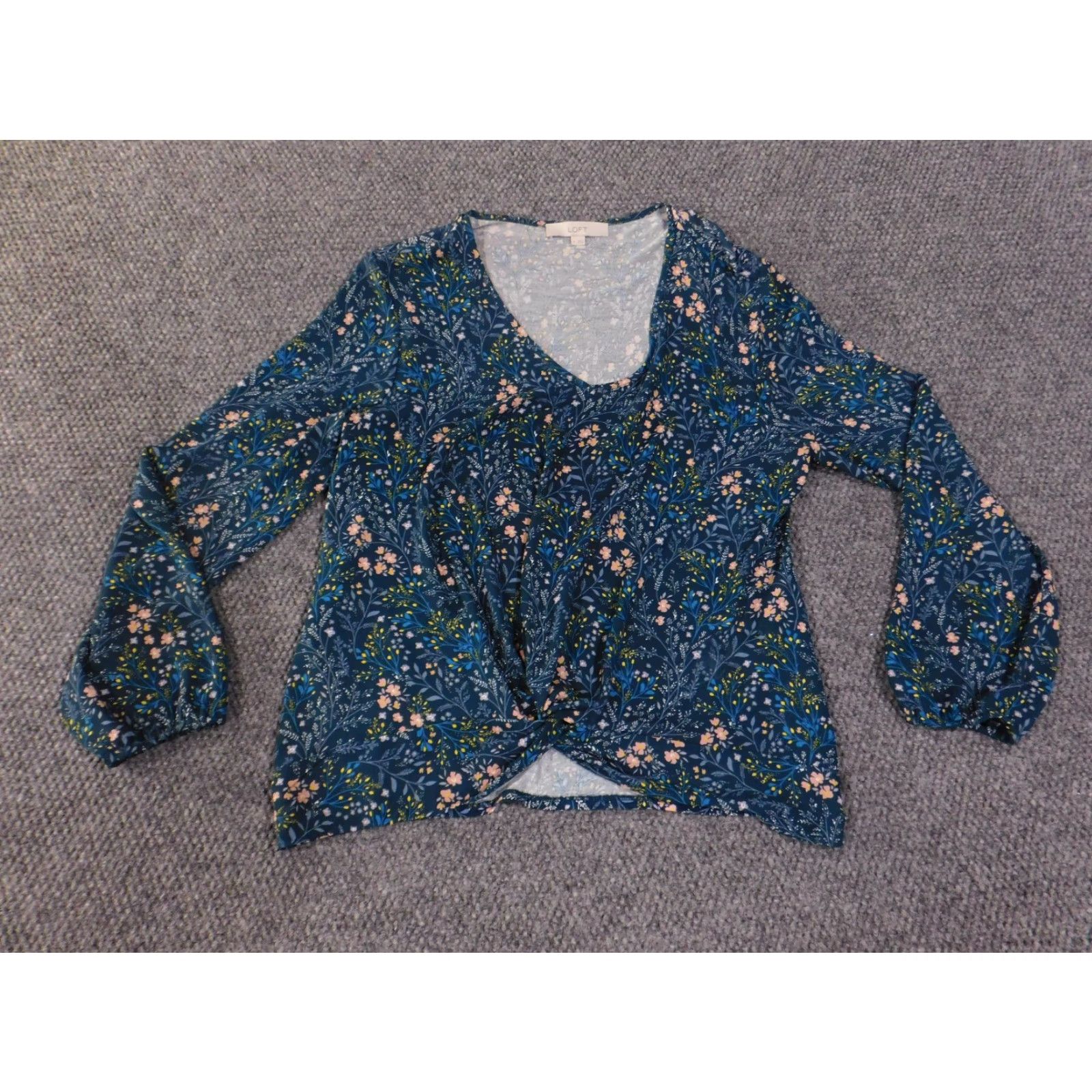 Ann Taylor LOFT Ann Taylor Loft Blouse Woman Regular Medium Blue Floral Long Sleeve V-Neck Lightweight Twist Front Casual Shirt Girls? Wait no. End. Size M / US 6-8 / IT 42-44 - 3 Thumbnail