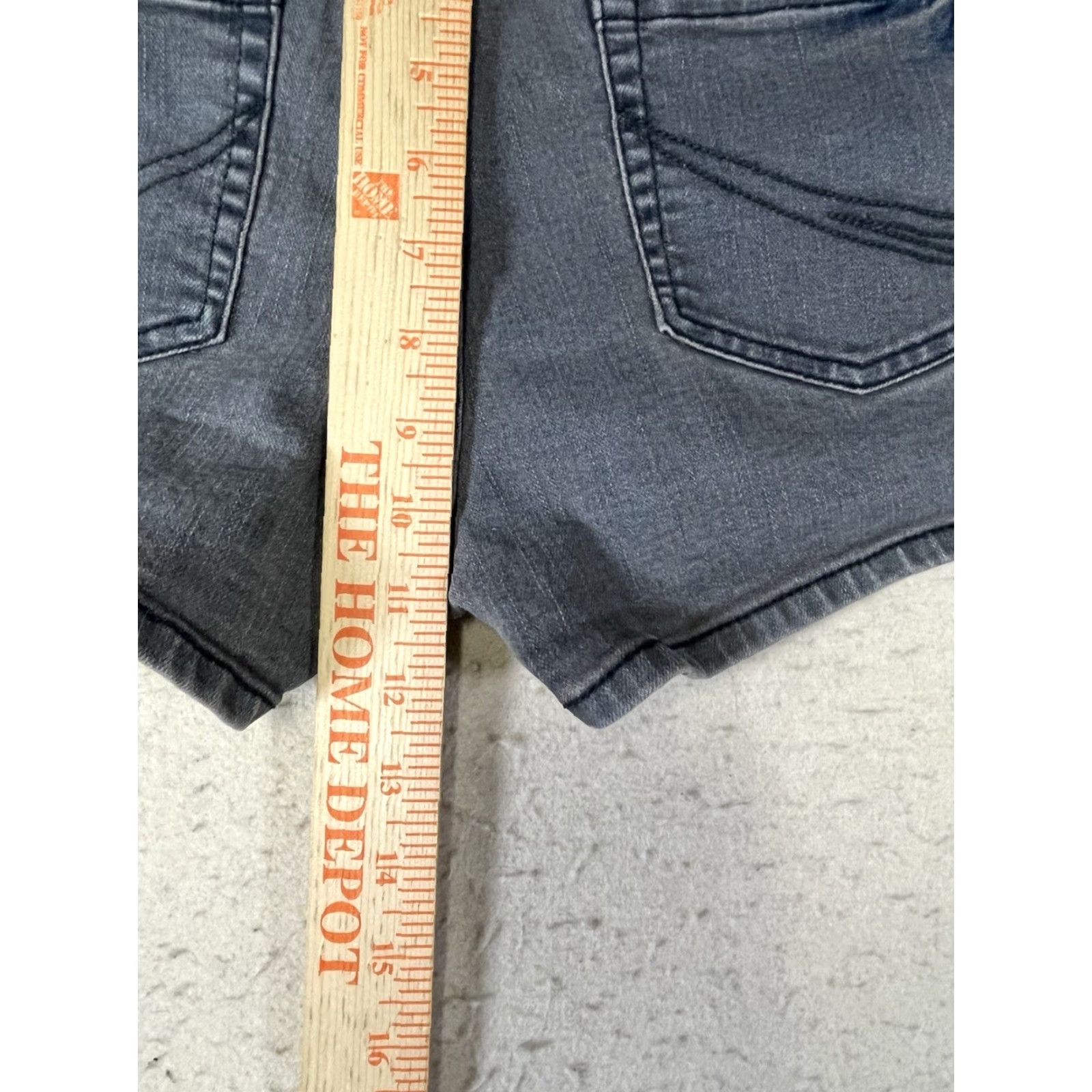 O'Neill O'Neill Women's Boyfriend Short Gray Denim Size 9 Casual Beach 5-Pocket Regular Adjustable Front Button Zip Knit? Size 30" / US 8 / IT 44 - 4 Thumbnail
