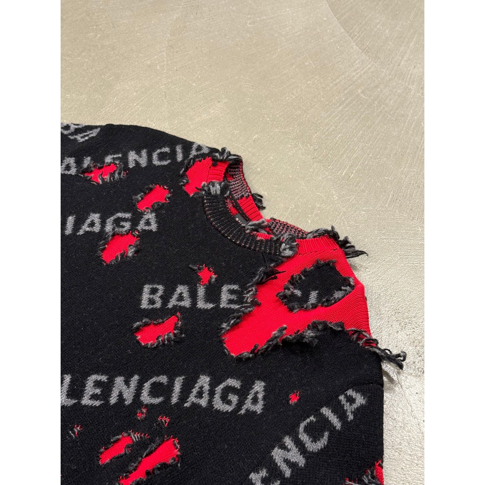 Balenciaga 2021 Balenciaga destroyed logo knit Size US S / EU 44-46 / 1 - 7 Thumbnail