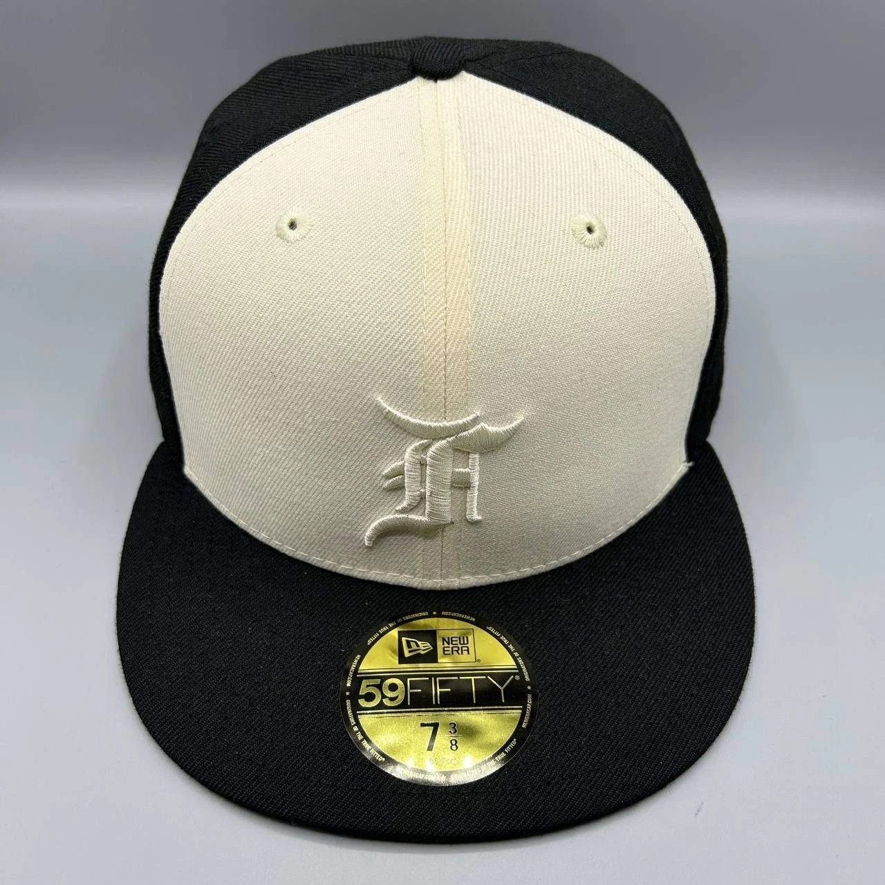 NEW ERA × FEAR OF GOD 7 3/8- キャップ Fear of God × New Era Fear Of God x New Era Fitted 7 3/8 | Grailed