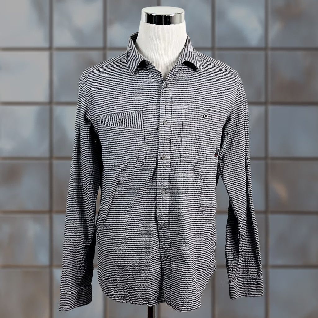 Mountain Hardwear Mountain Hardwear Button-Front Shirt L Gray Seersucker Outdoor Cotton Striped Puckered Long Sleeve Mens Size US L / EU 52-54 / 3 - 1 Thumbnail