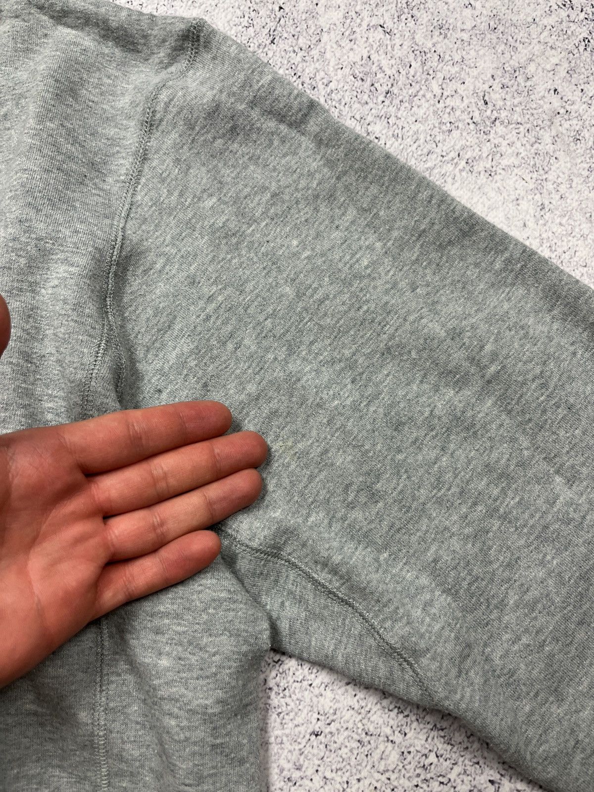 Nike Nike Vintage 00’s Basic Grey Sweatshirt Mini Swoosh Logo Size US L / EU 52-54 / 3 - 7 Thumbnail