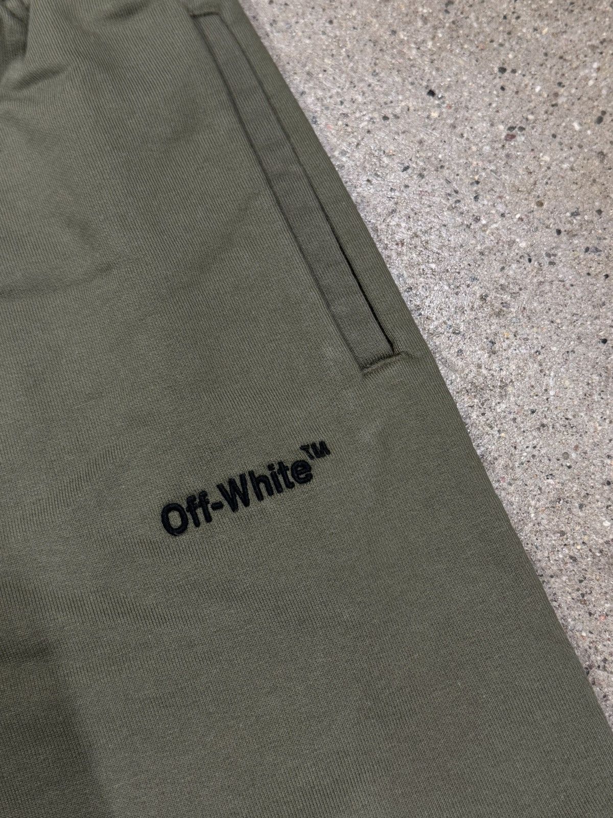 Off-White Off-White Helvetica Embroidery Sweatshorts NEW 650$ Size US 32 / EU 48 - 2 Thumbnail
