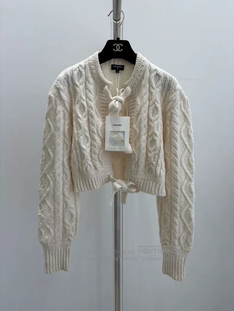 Chanel Chanel Off-white bow cashmere cardigan coat Size XS / US 0-2 / IT 36-38 - 1 Thumbnail