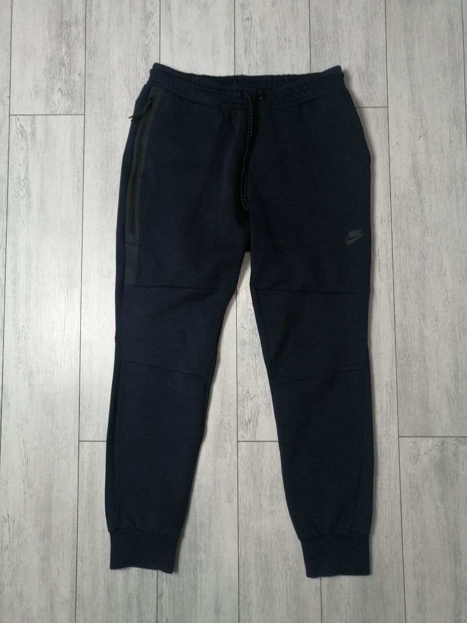 Nike tech fleece retailer pants Size L