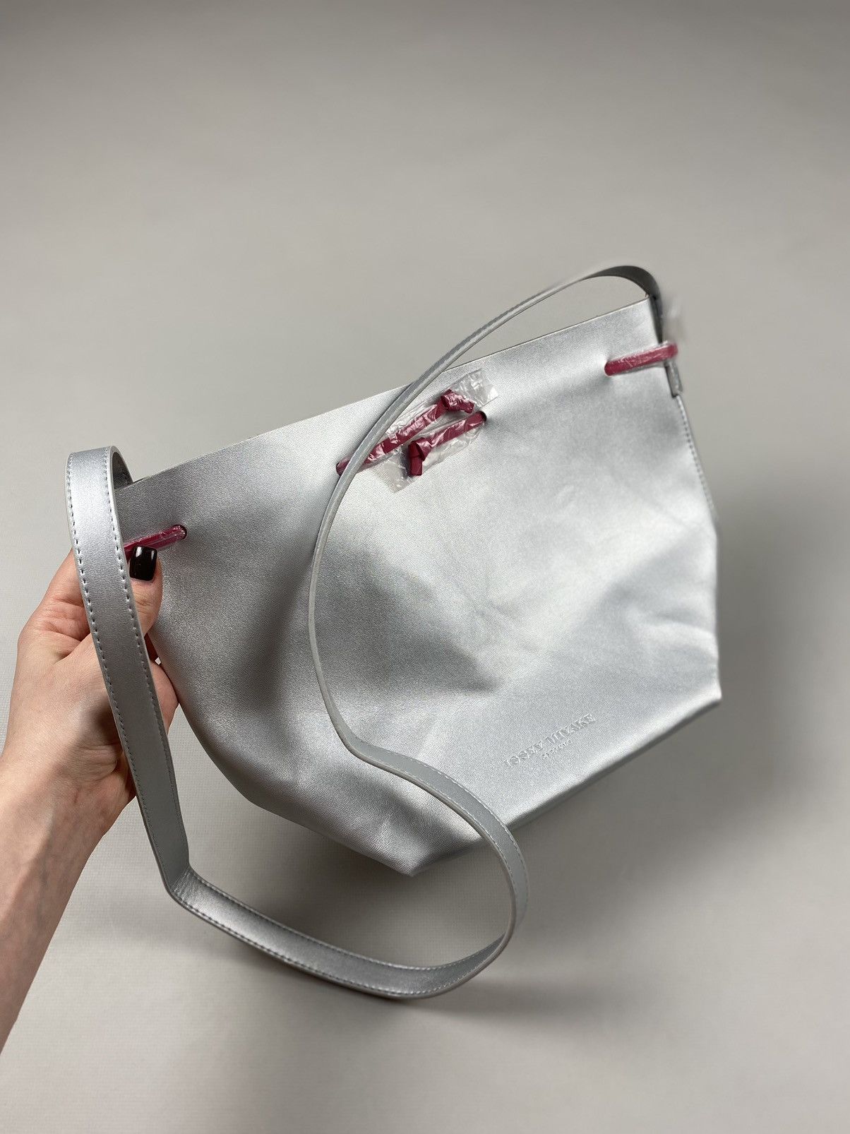 Issey Miyake × Japanese Brand Issey Miyake Parfums Shoulder Bag Size ONE SIZE - 11 Thumbnail