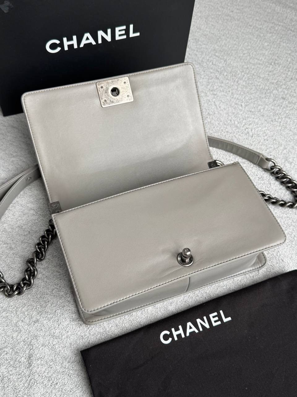 Chanel Chanel Ombre Boy Quilted Flap Bag Medium Size ONE SIZE - 8 Thumbnail