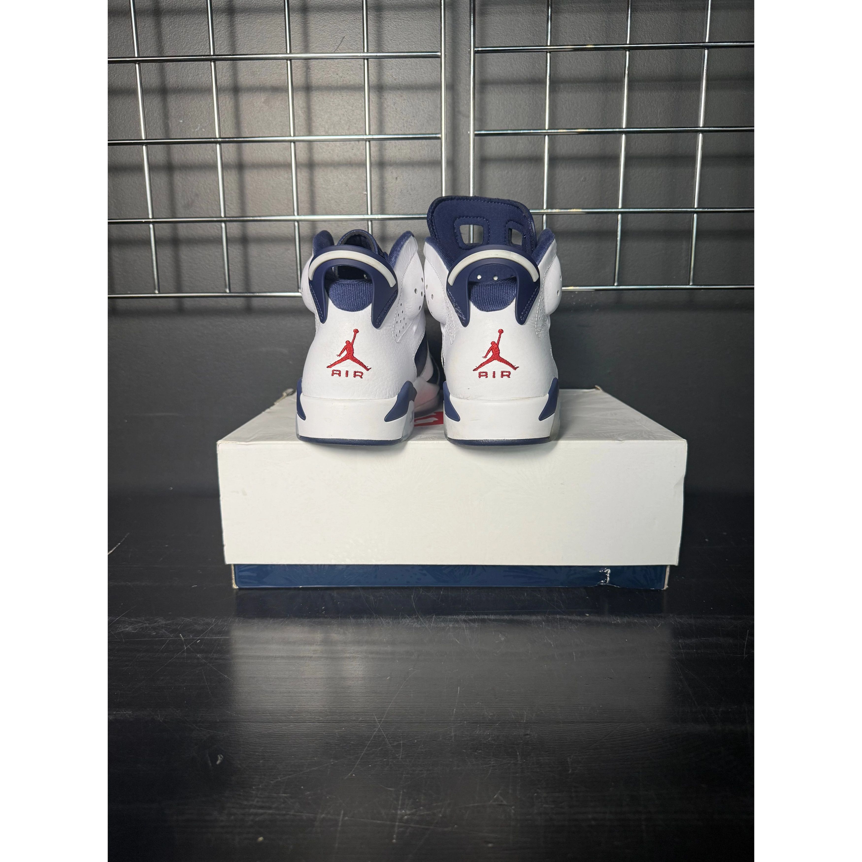 Jordan Brand Air Jordan 6 Retro "Olympic" (2024) **PRE-OWNED** - Size 10.5 Size US 10.5 / EU 43-44 - 4 Thumbnail