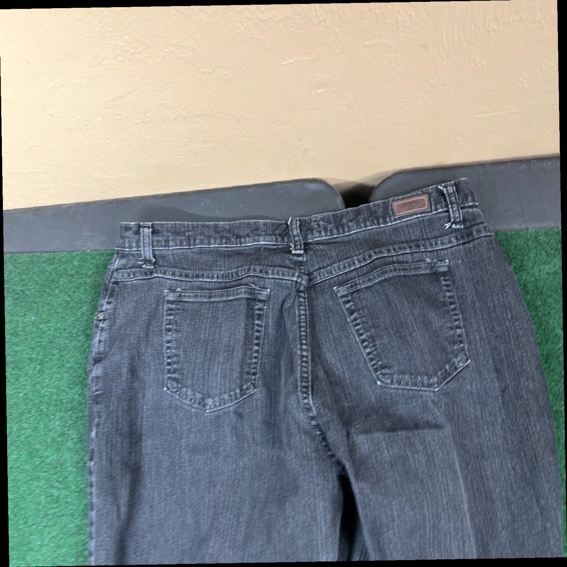 Lee Riders by Lee 18W Jeans Relaxed Black denim Pants Womens Measures 36x30 Size 40" / US 18 - 2 Thumbnail