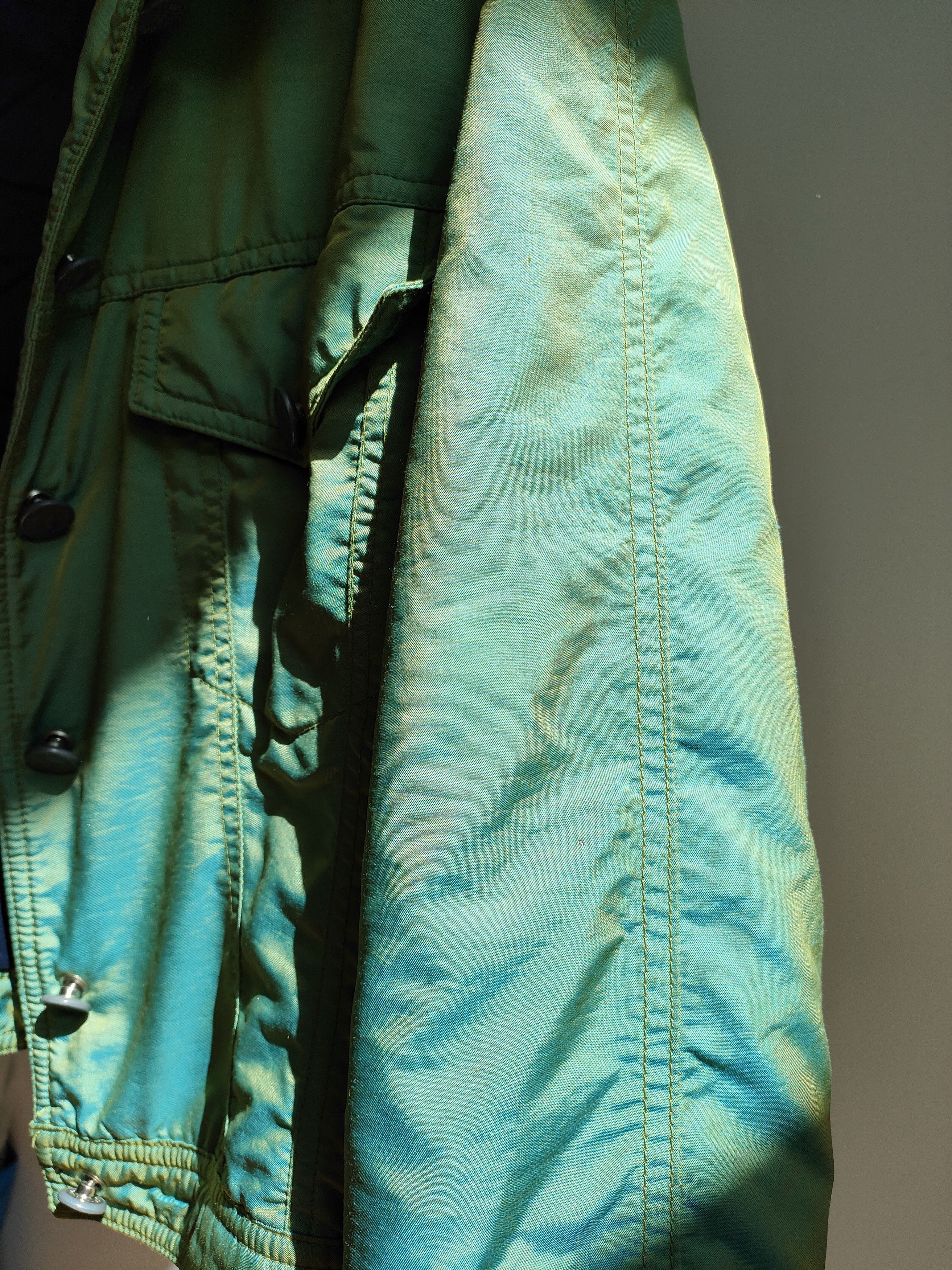 Armani 90s Armani Jeans Green Beetle Shiny Iridescent Jacket Size M / US 6-8 / IT 42-44 - 2 Thumbnail