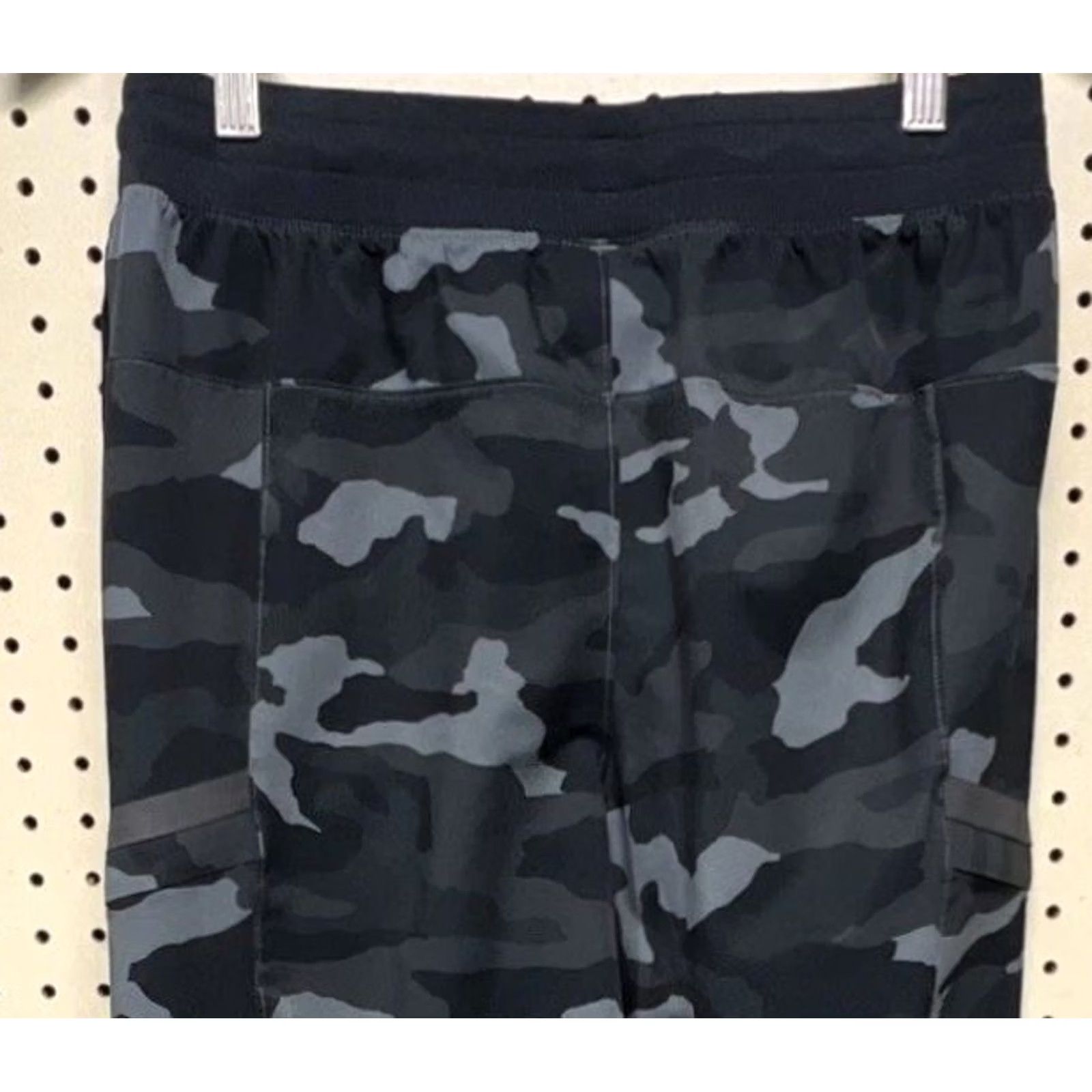 Under Armour Under Armour Camo Jogger Pants Men M Athletic Stretch Drawstring Camouflage Gray Tapered Activewear Size US 31 - 5 Thumbnail