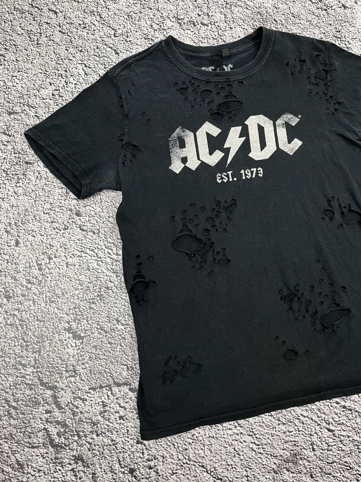 AC/DC Vintage AC/DC Torn T Shirt Big Logo Size M Size US M / EU 48-50 / 2 - 2 Thumbnail