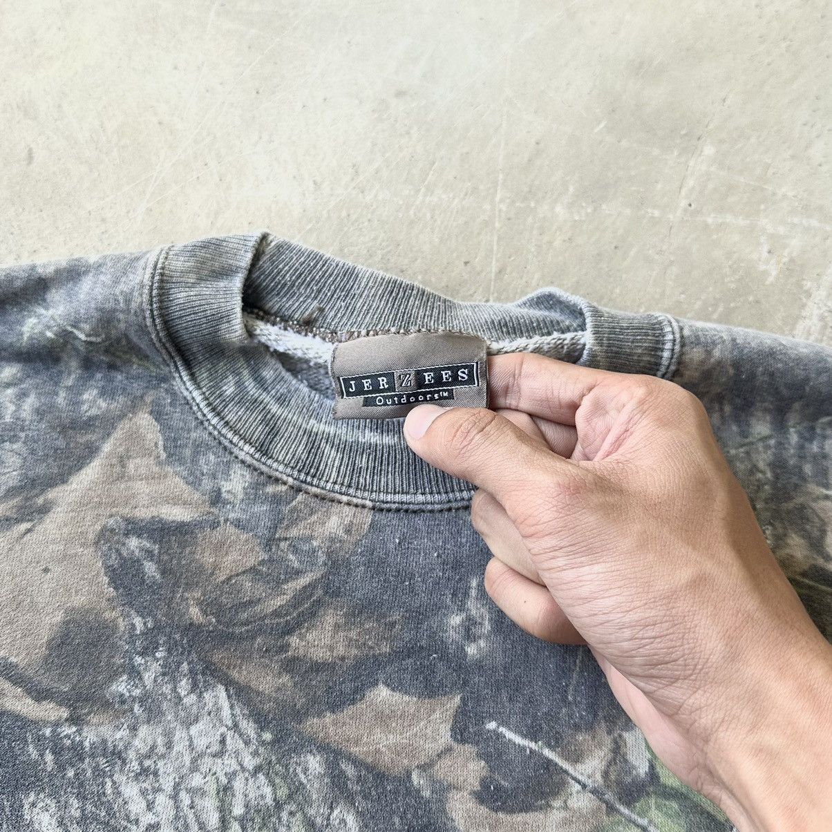 Realtree Crazy Vintage Faded Carhartt Style Realtree Camo Crewneck Size US S / EU 44-46 / 1 - 5 Thumbnail