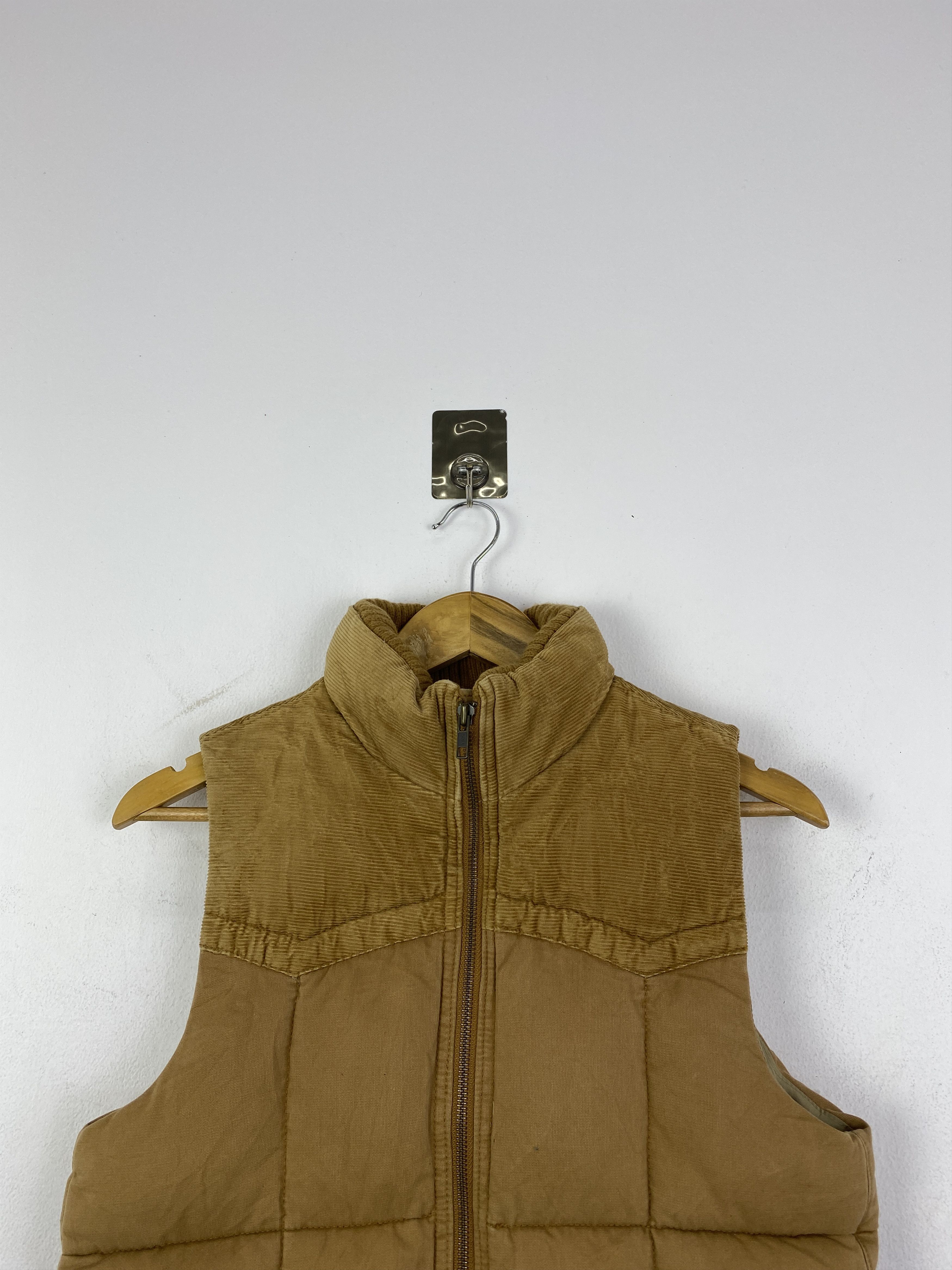 Gap Vintage Y2K GAP Tan Puffer Vest Corduroy Yoke Quilted JA0203 Size US XS / EU 42 / 0 - 3 Thumbnail