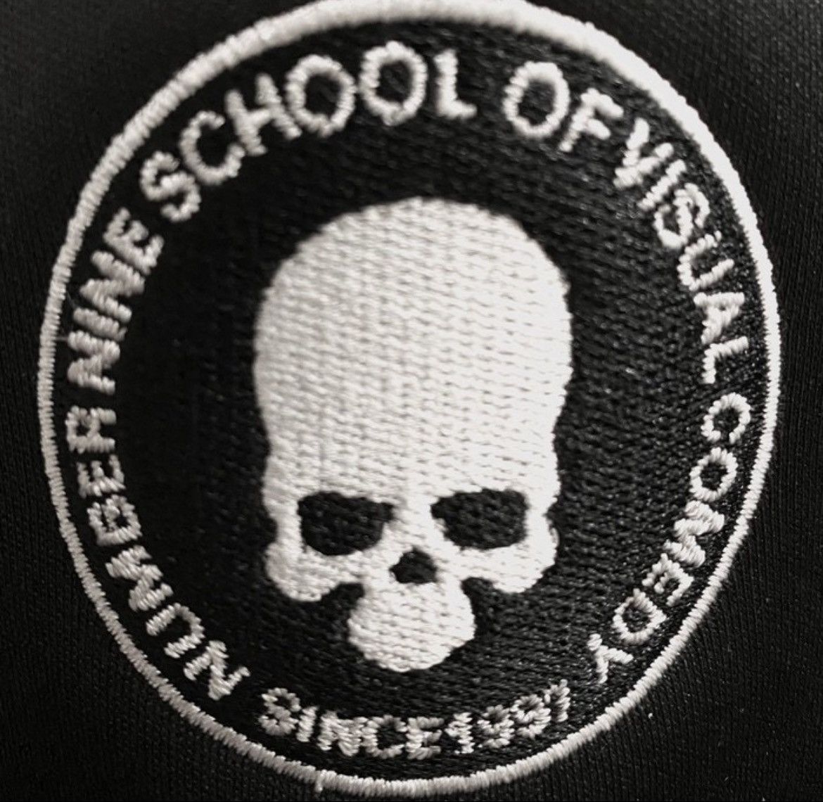 New Era × Number (N)ine Number (N)ine x New Era “School Of Visual Comedy” Hat Size ONE SIZE - 3 Thumbnail