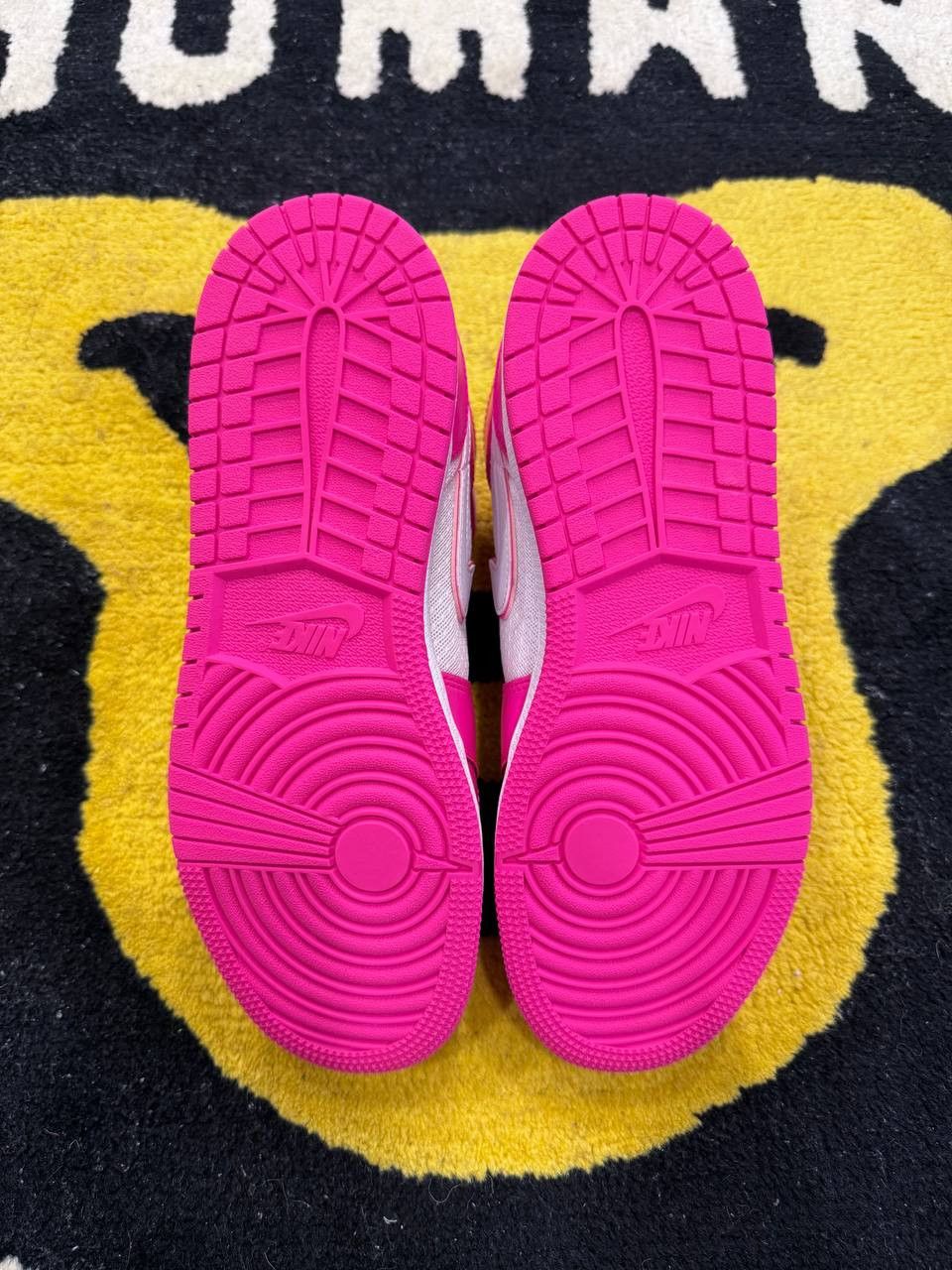 Nike Jordan 1 Mid Hyper Pink White (GS) (2019) 555112-611 Size US 7 / EU 40 - 6 Thumbnail