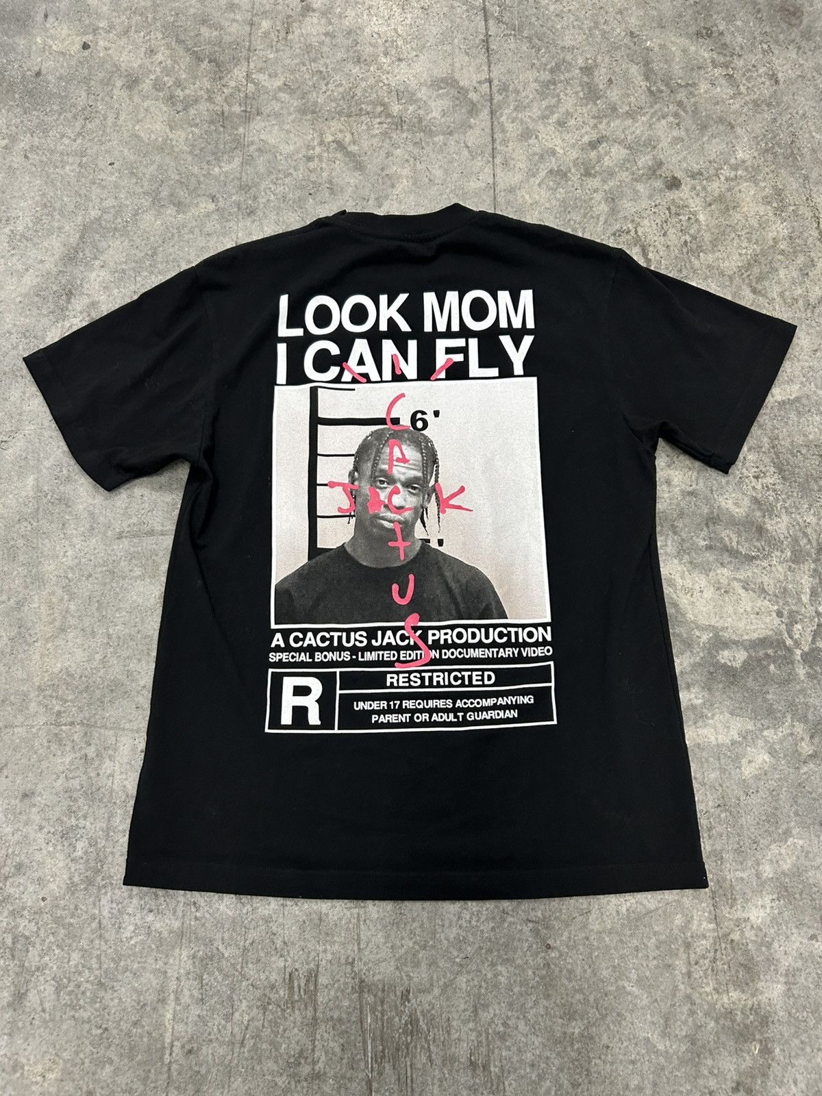 Travis Scott Travis Scott look mom I can fly t shirt Size US L / EU 52-54 / 3 - 1 Thumbnail