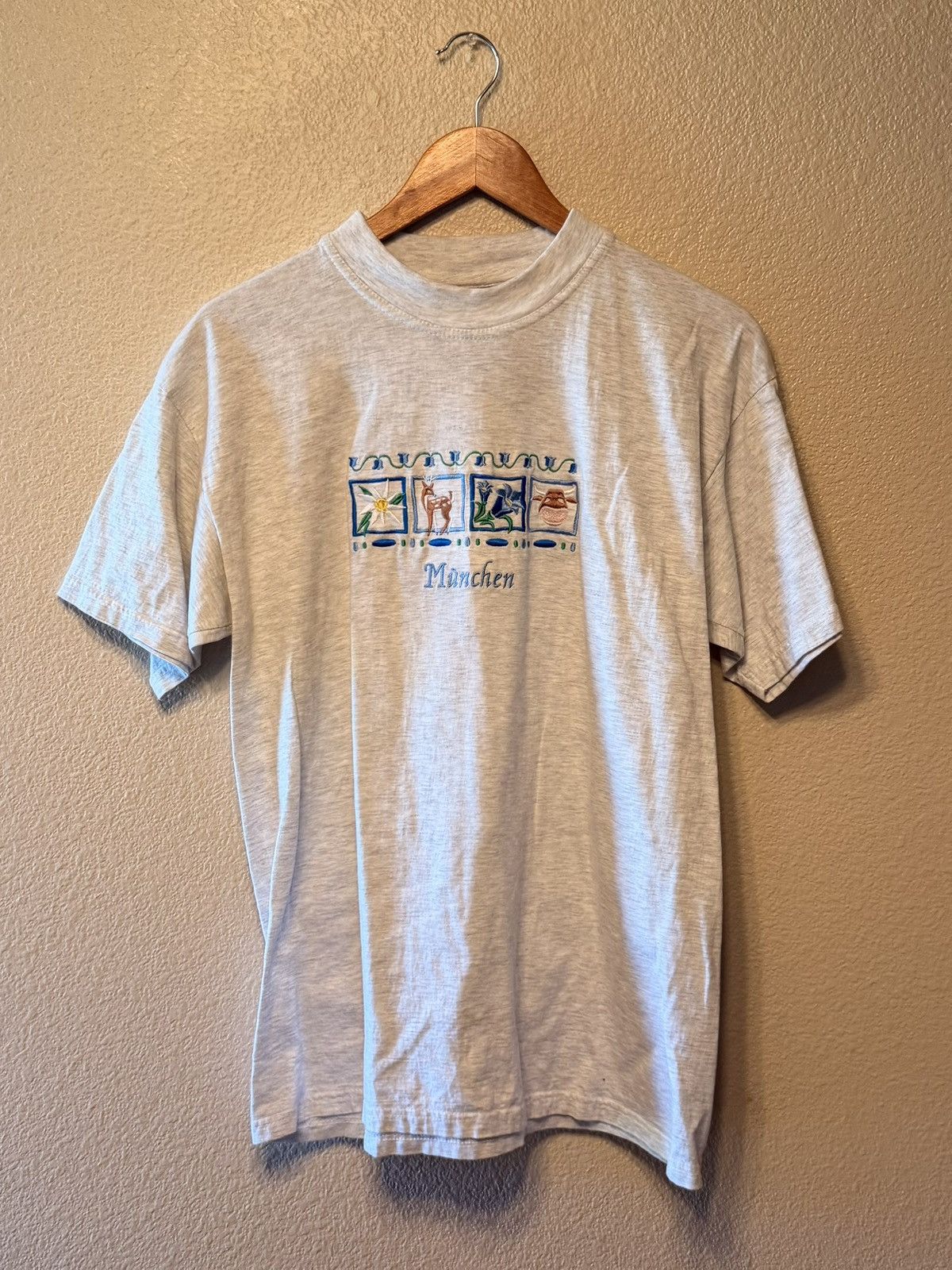 Vintage Vintage München Embroidered Tee Size US M / EU 48-50 / 2 - 1 Thumbnail