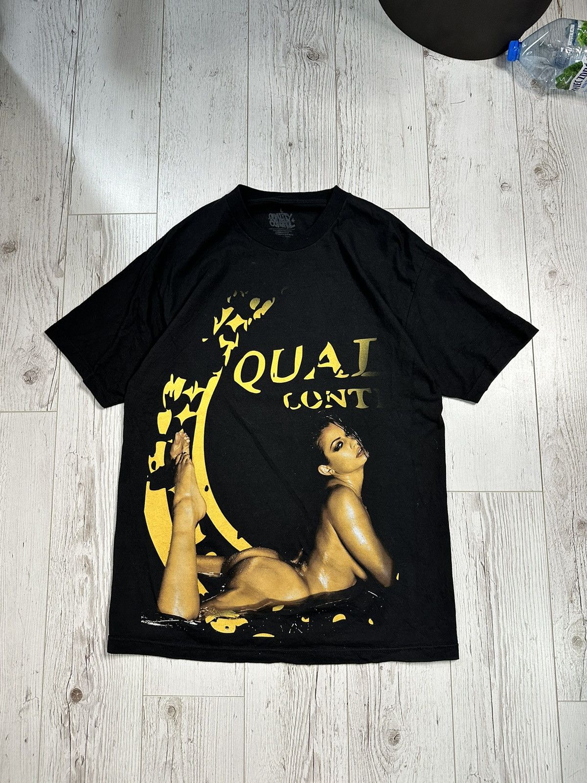 Vintage Quality Control big logo porn T-shirt Size US L / EU 52-54 / 3 - 1 Thumbnail