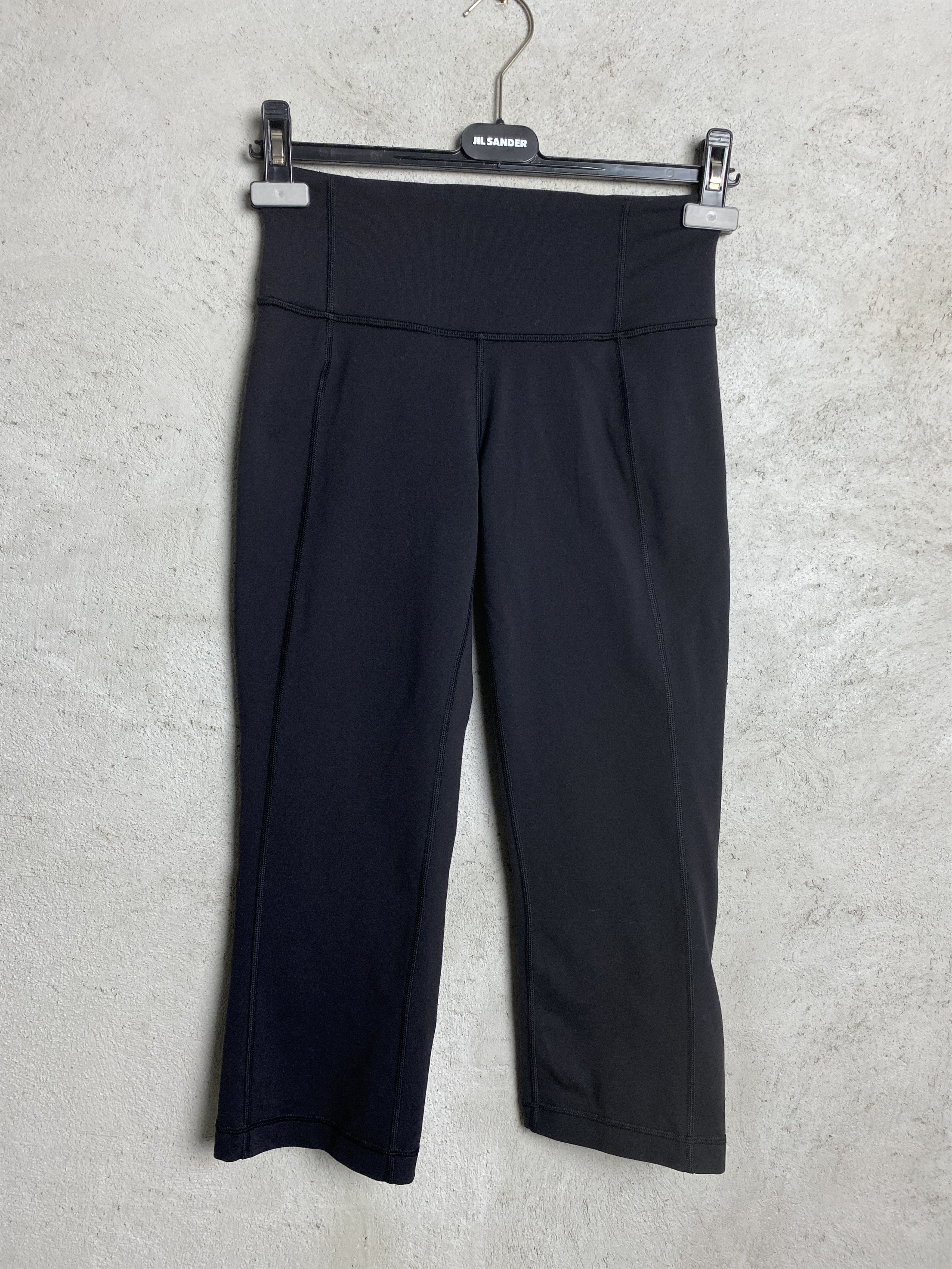 Lululemon Lululemon black capri leggings sport yoga gym pilates Size 27" / US 4 / IT 40 - 2 Thumbnail