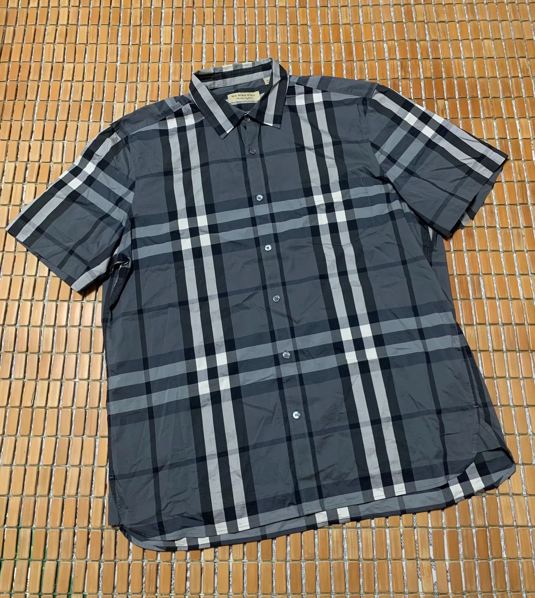 Burberry Burberry Classic Check Short-Sleeve Shirt Size US XXL / EU 58 / 5 - 1 Thumbnail