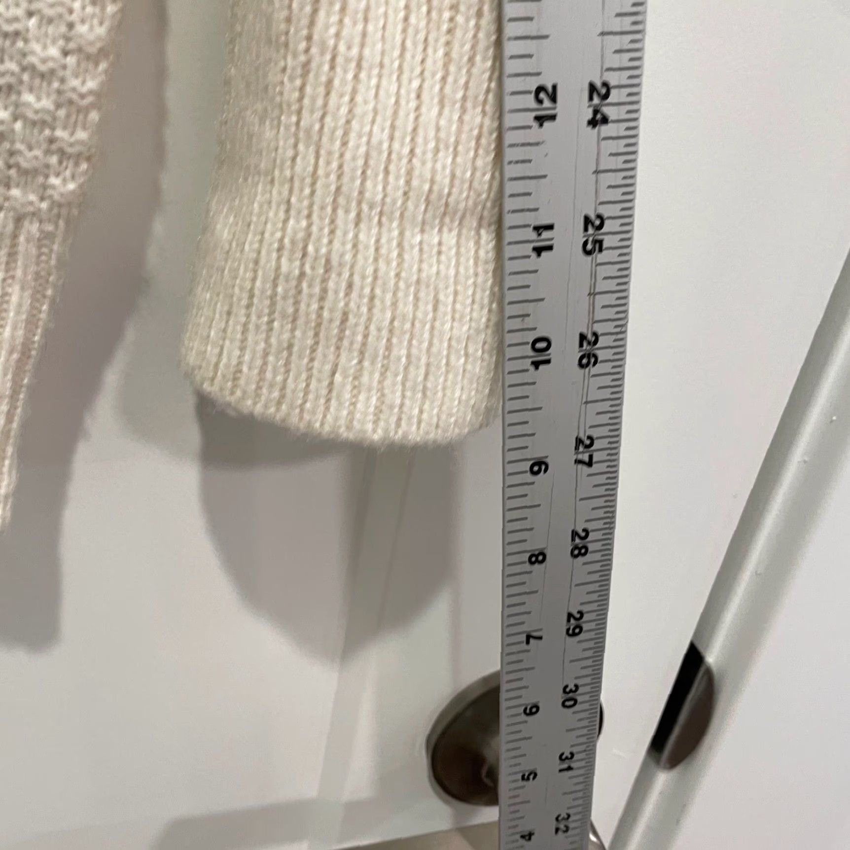 Vintage Halogen x Atlantic-Pacific Womens Ivory Cable Knit Turtleneck Sweater Size S VINTAGE? Size S / US 4 / IT 40 - 6 Thumbnail